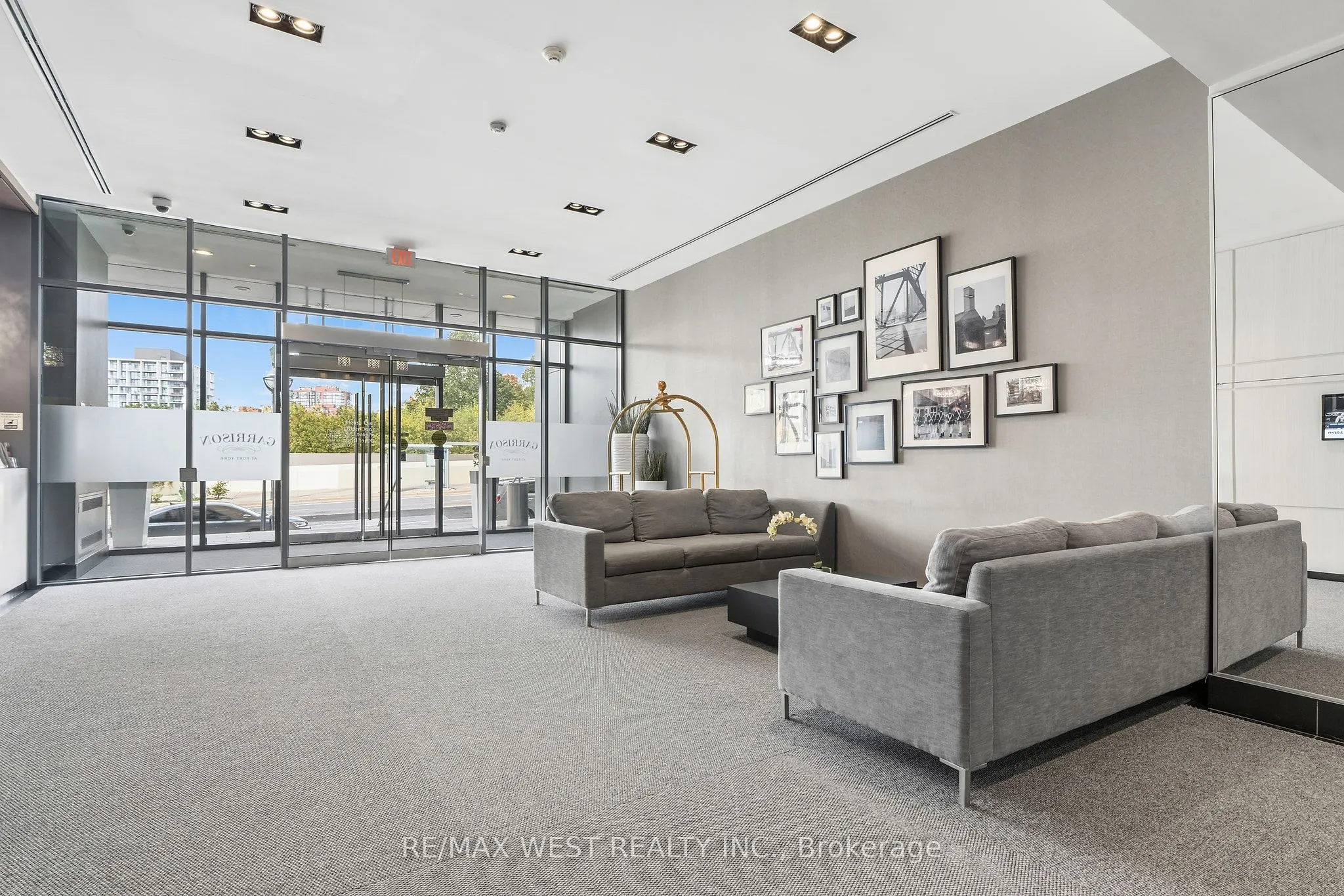 169 Fort York Boulevard #1002