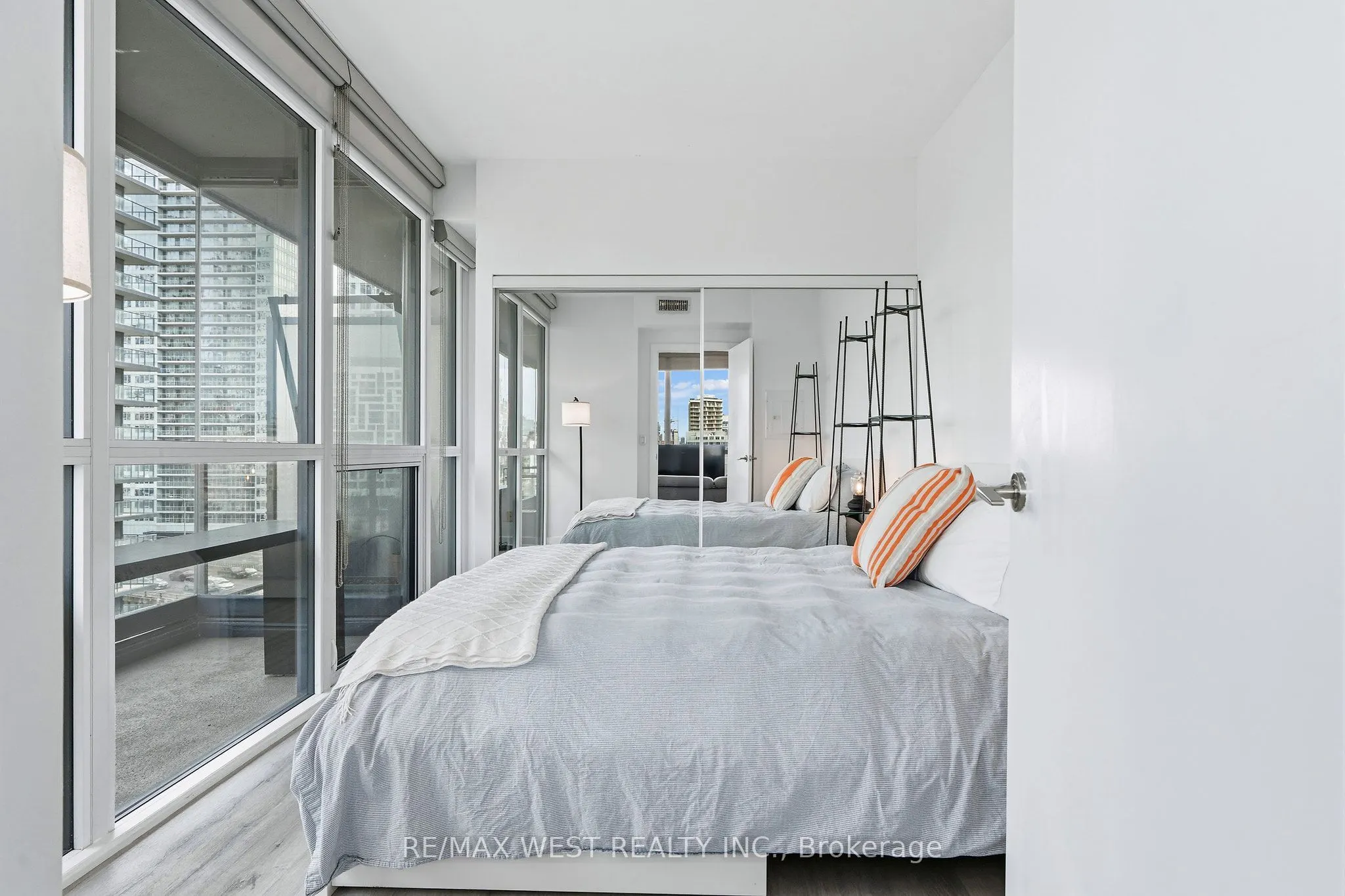 169 Fort York Boulevard #1002