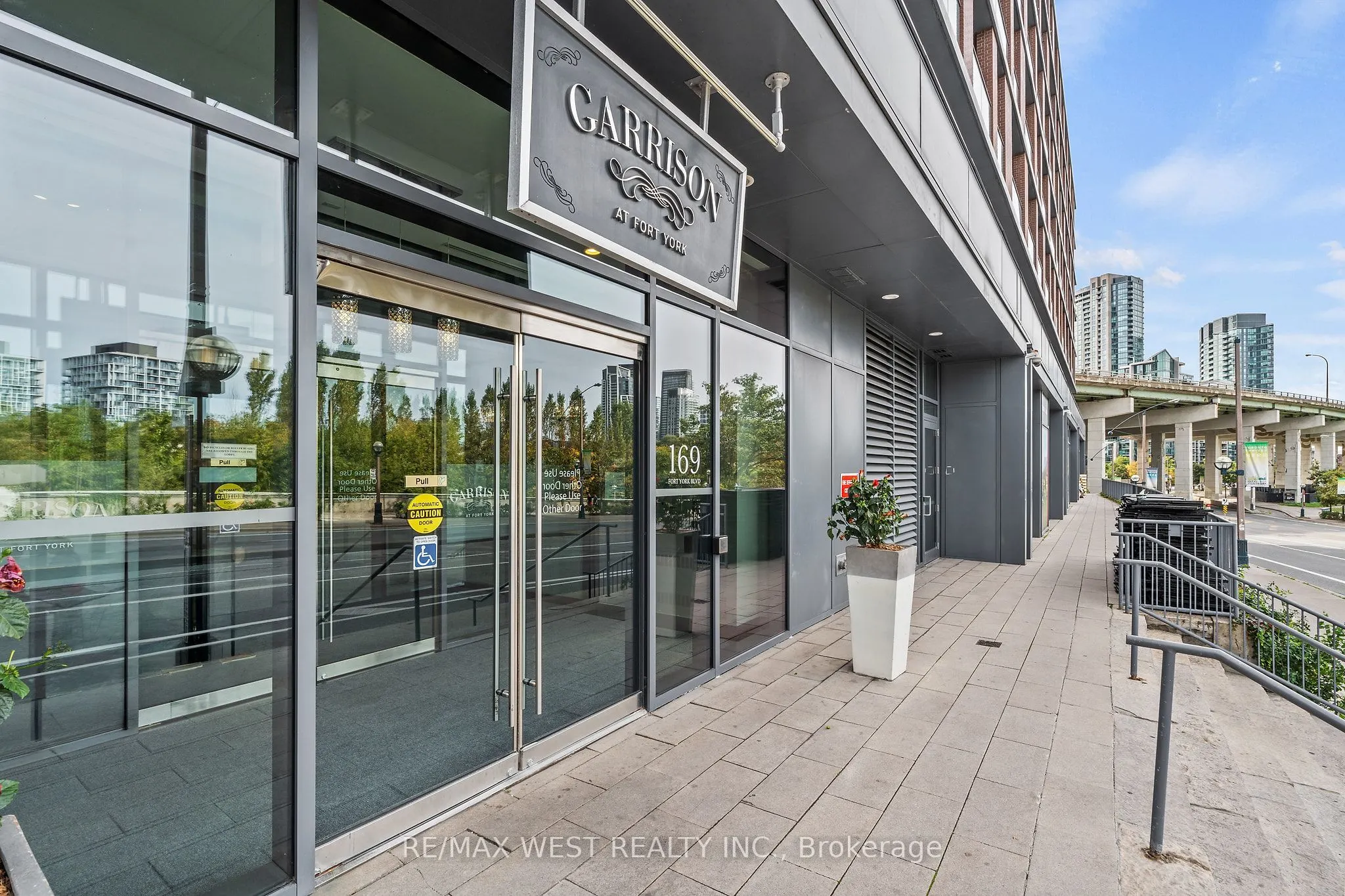 169 Fort York Boulevard #1002