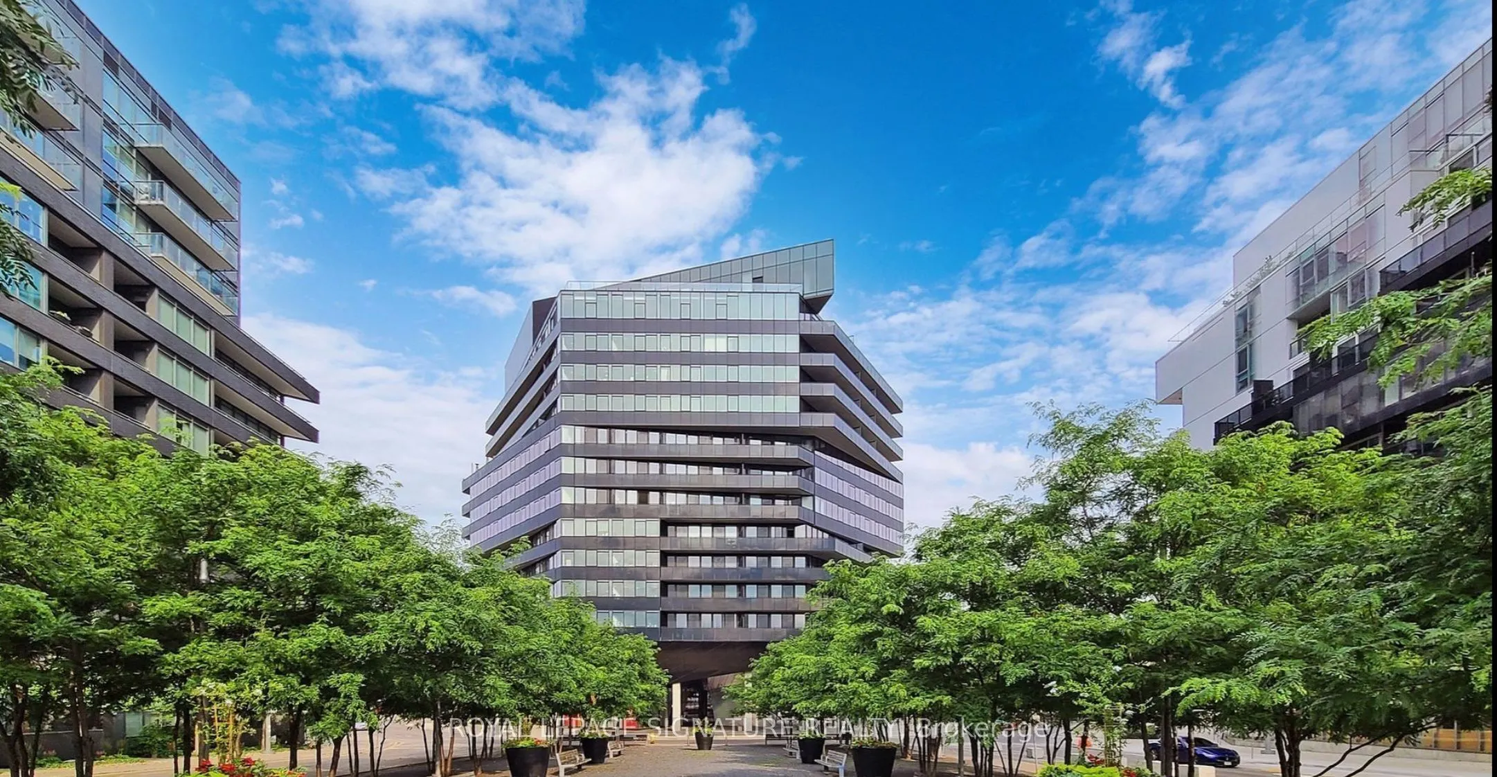 21 Lawren Harris Square #806