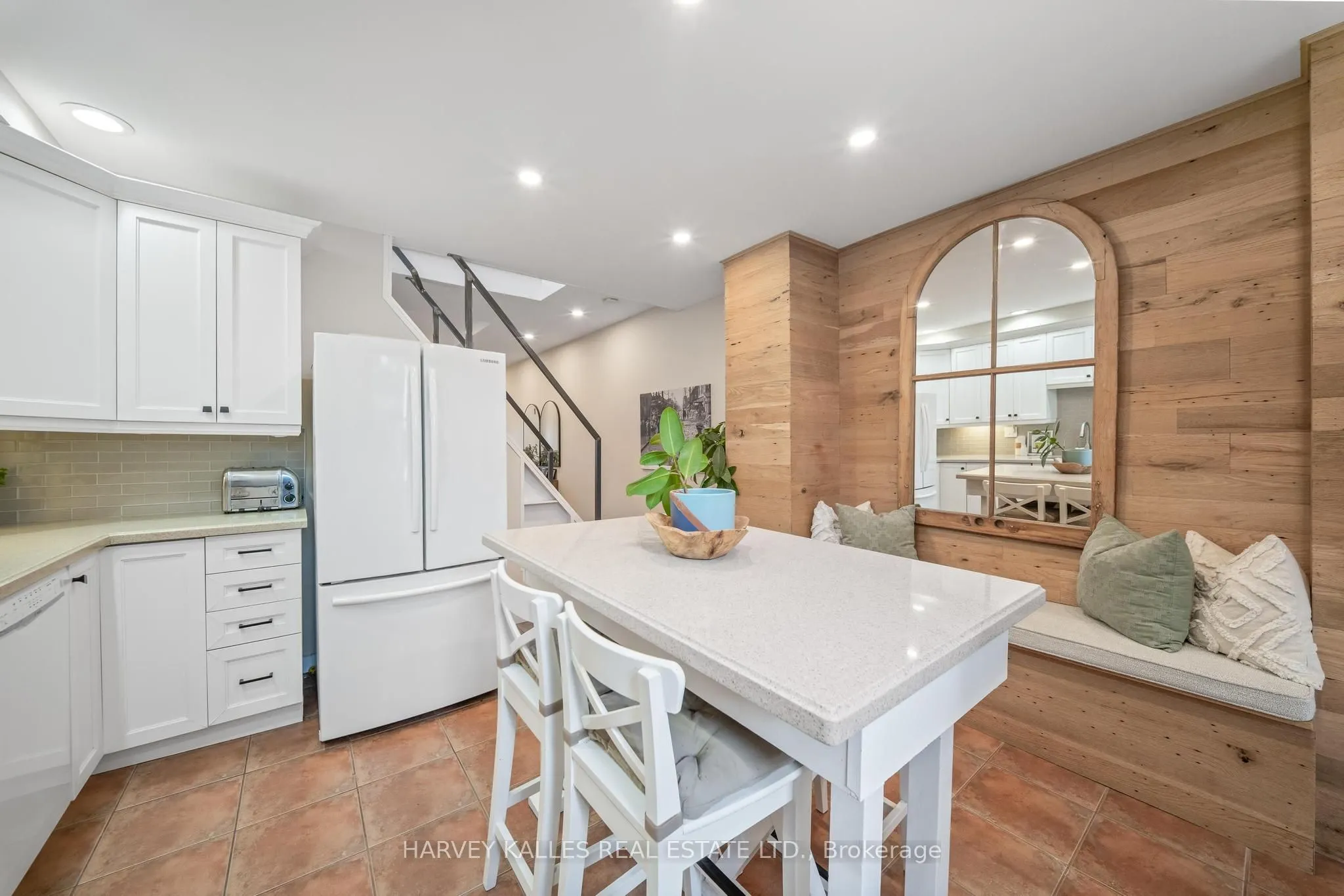495 Roxton Road
