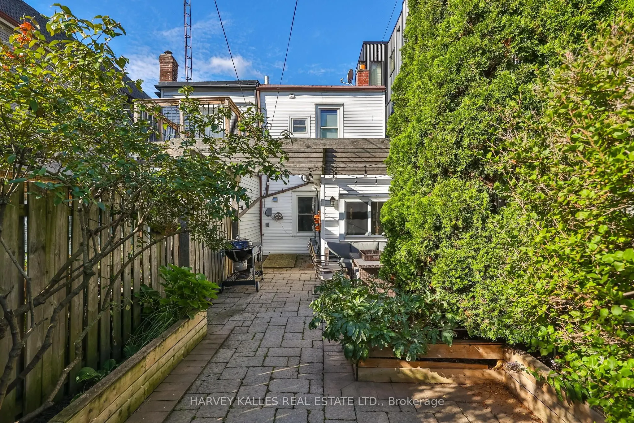 495 Roxton Road