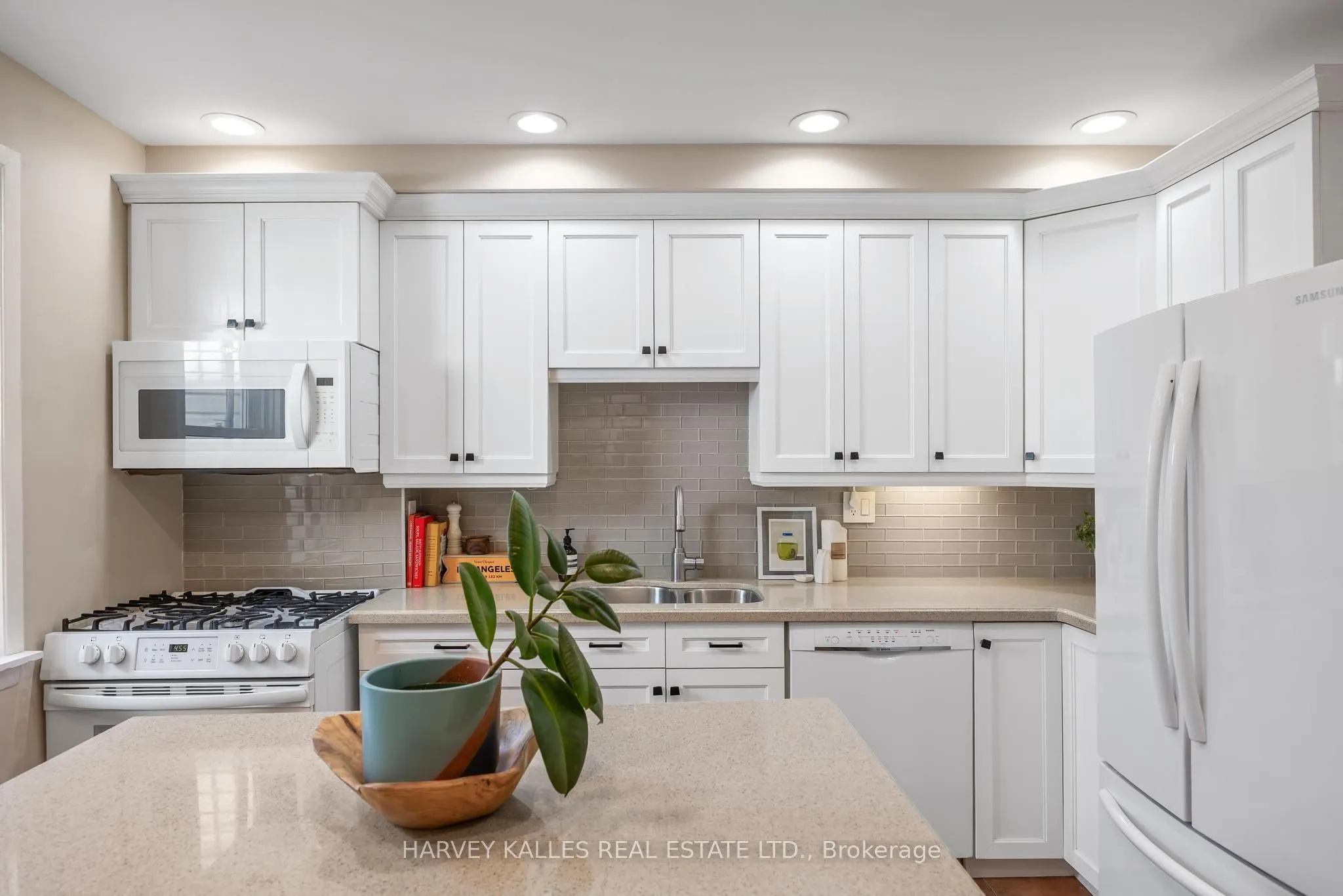 495 Roxton Road