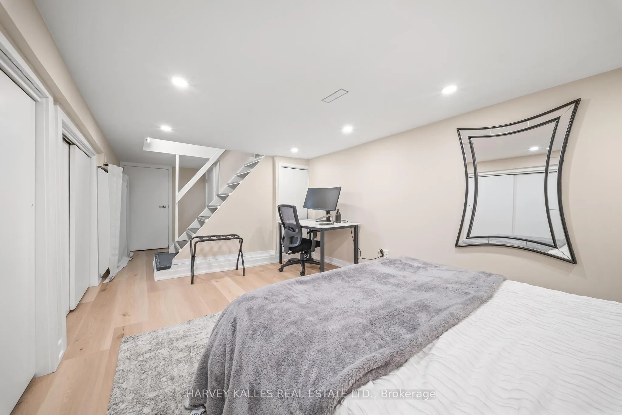 495 Roxton Road