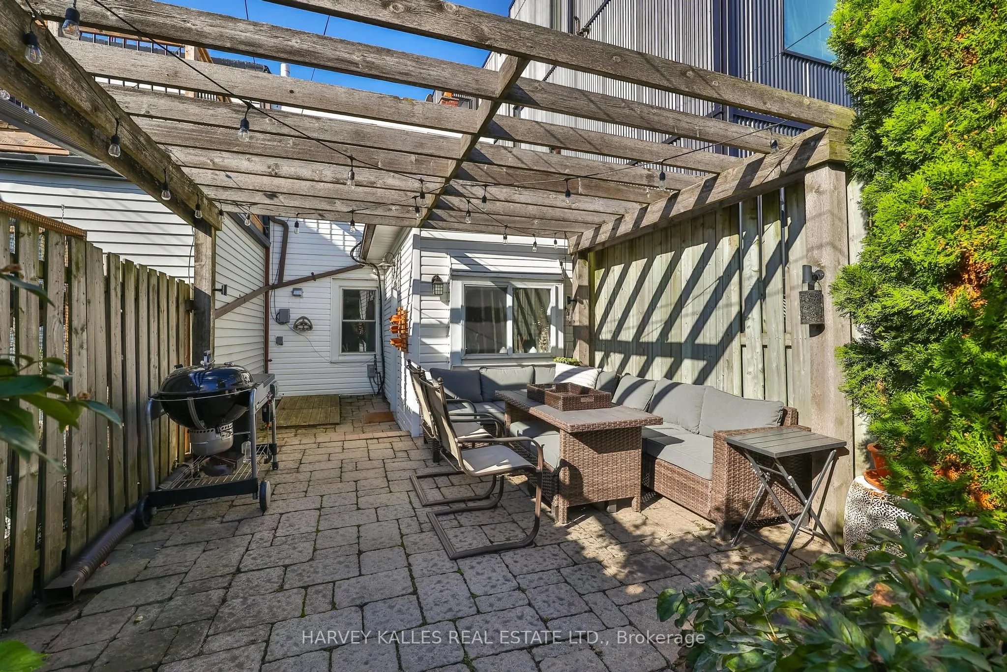 495 Roxton Road