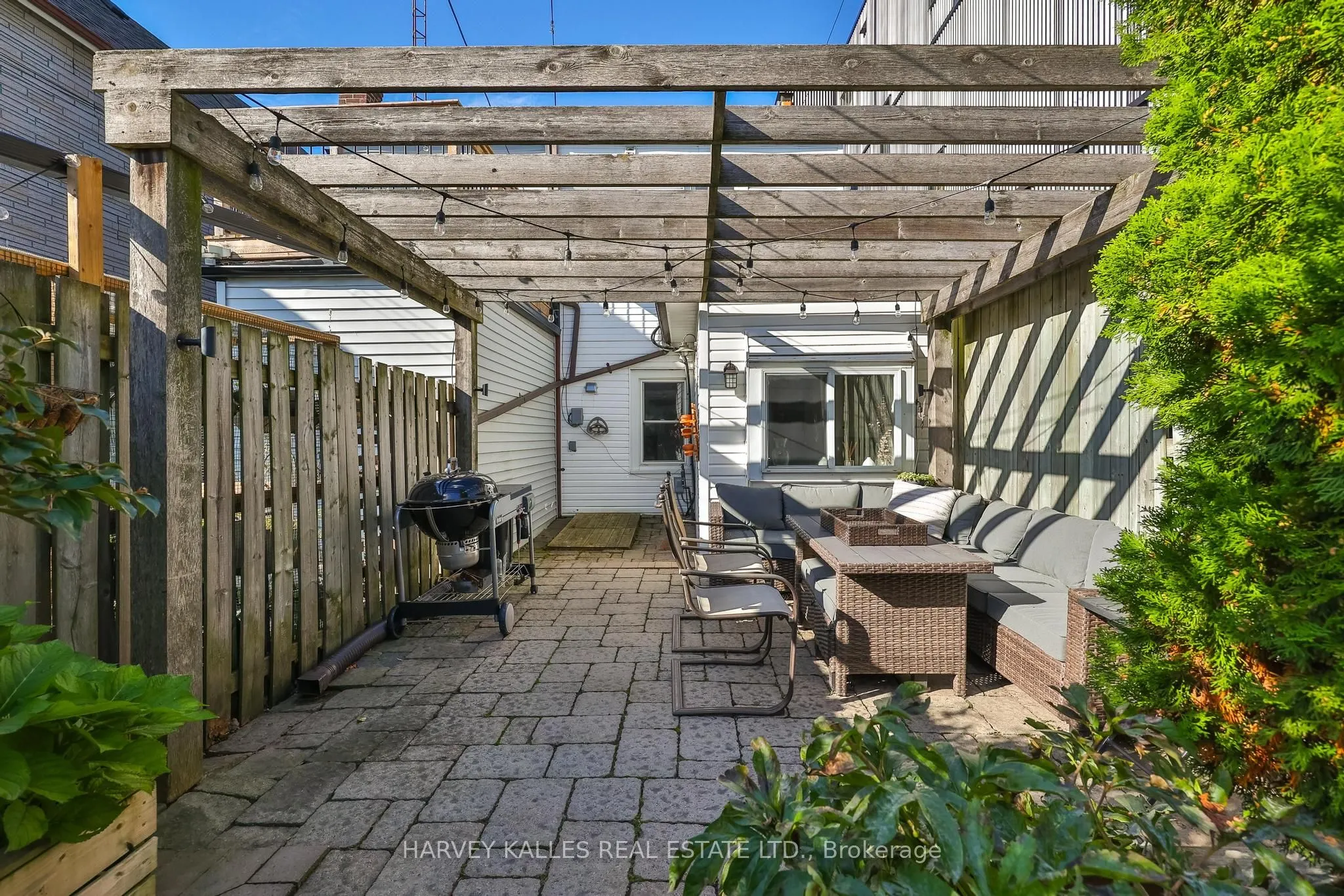 495 Roxton Road