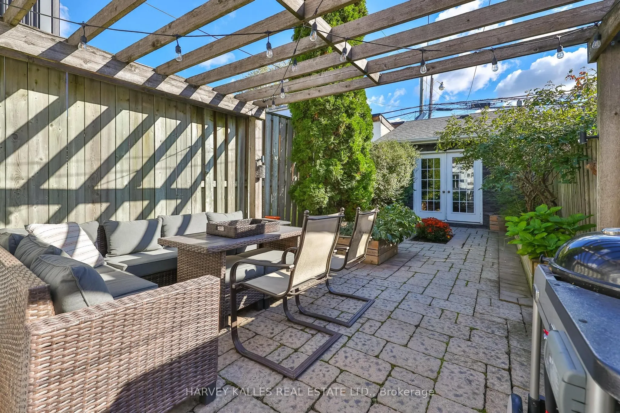 495 Roxton Road