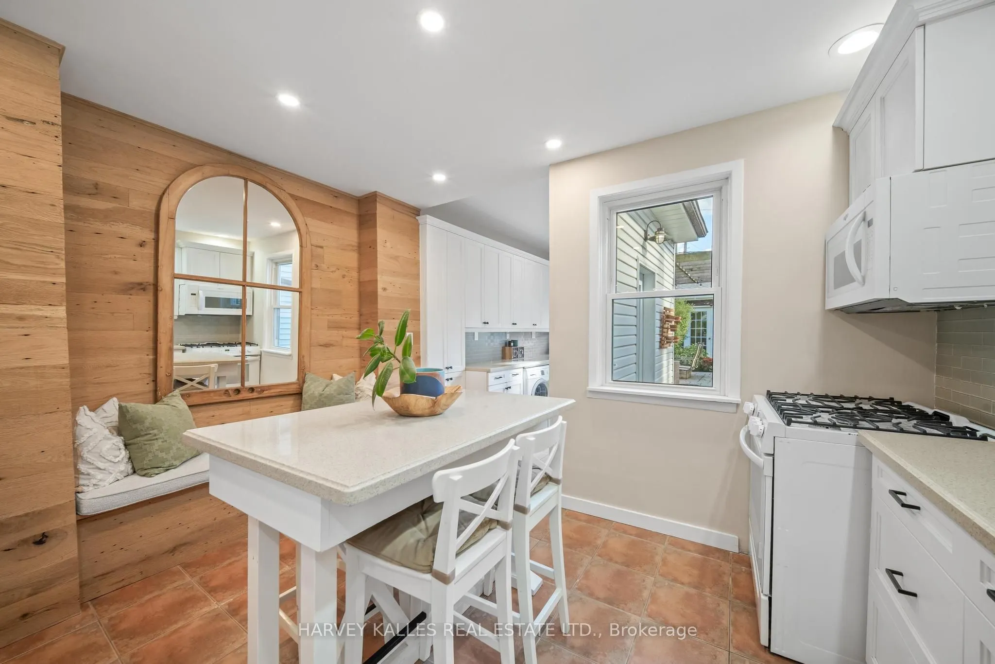 495 Roxton Road