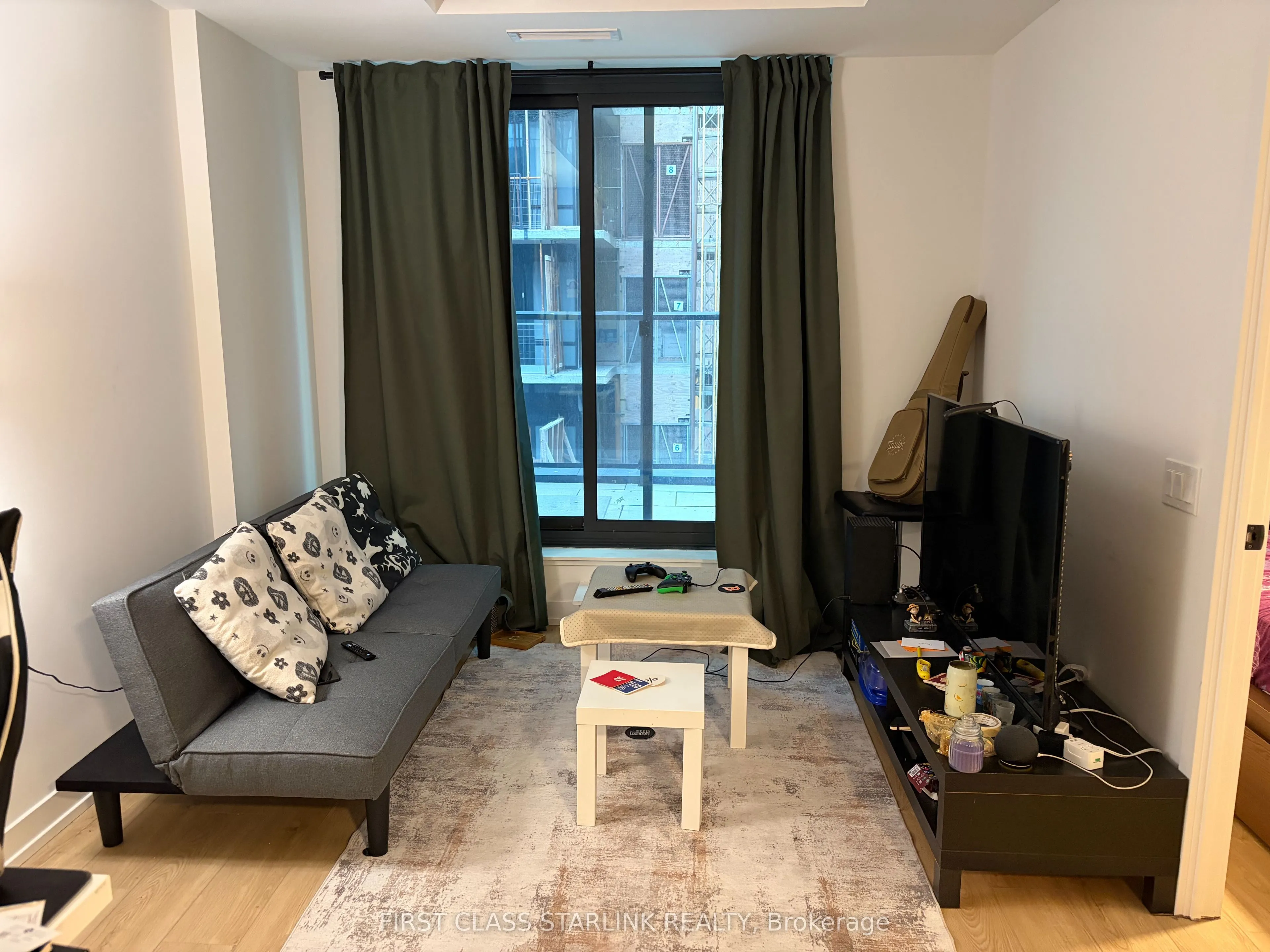35 Parliament Street #817