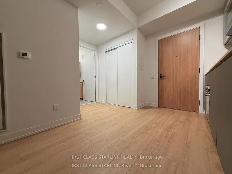 35 Parliament Street #817