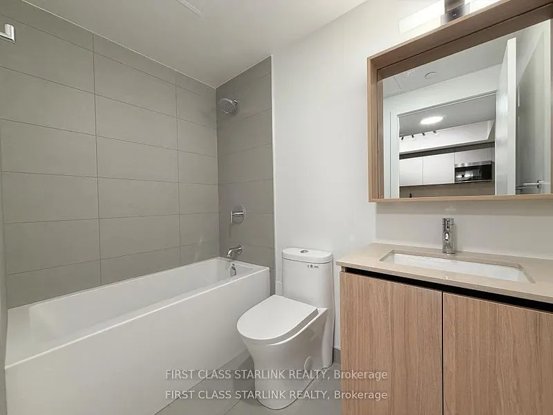 35 Parliament Street #817