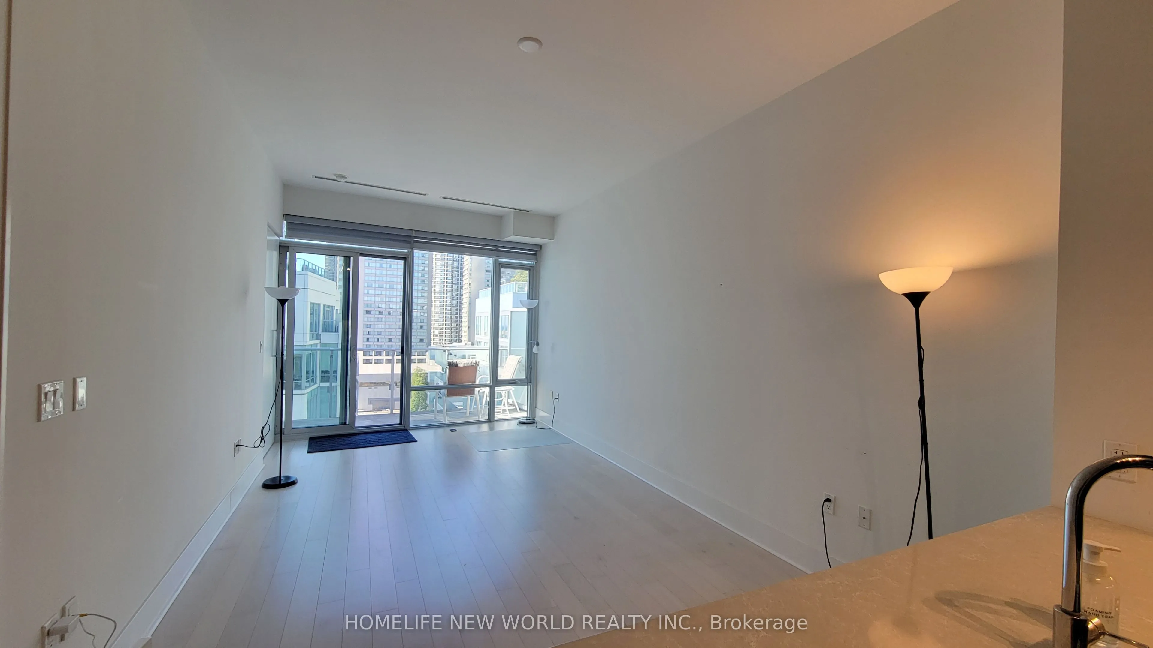 29 QUEENS QUAY E #1123