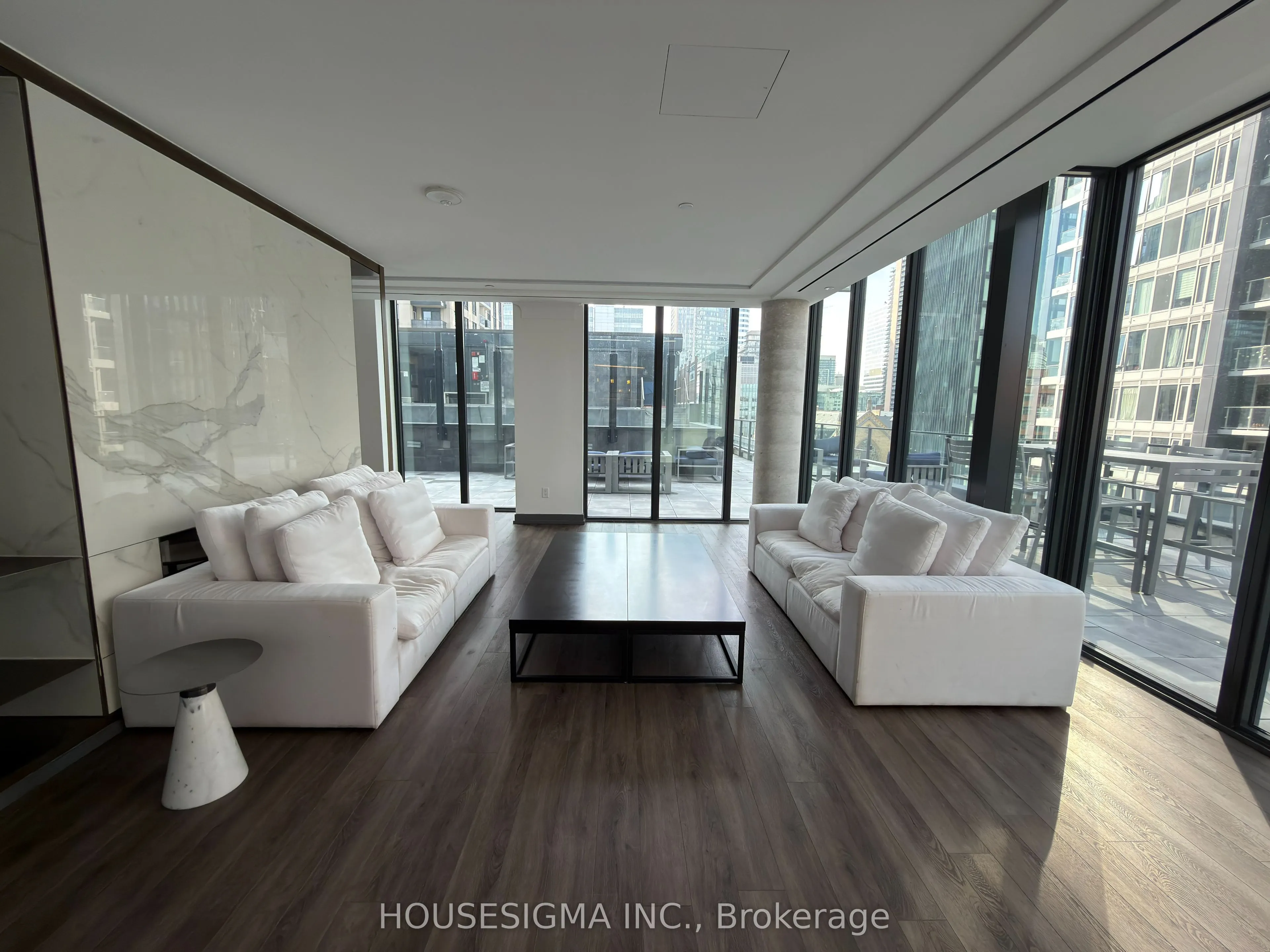 77 Shuter Street #612