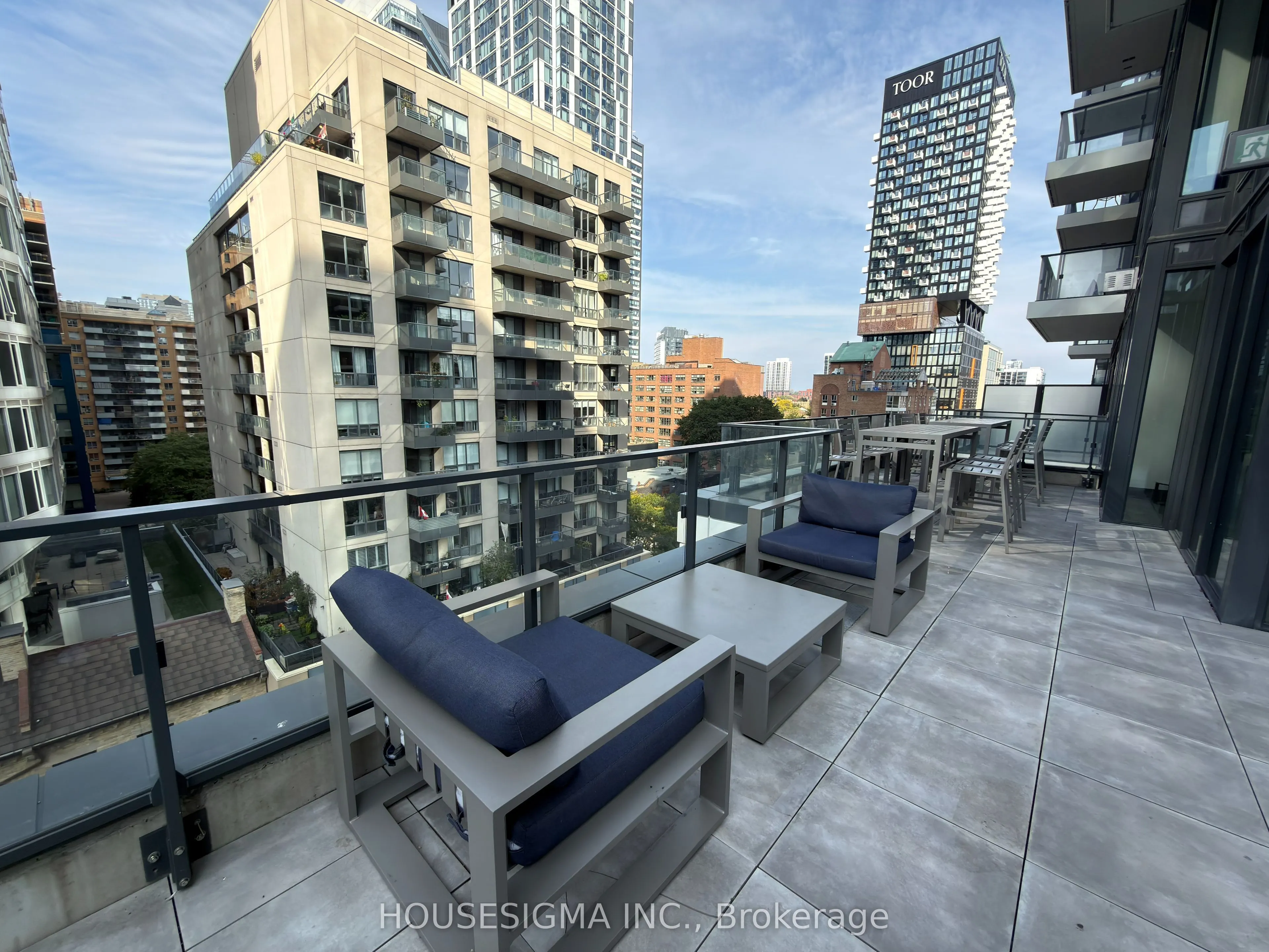 77 Shuter Street #612