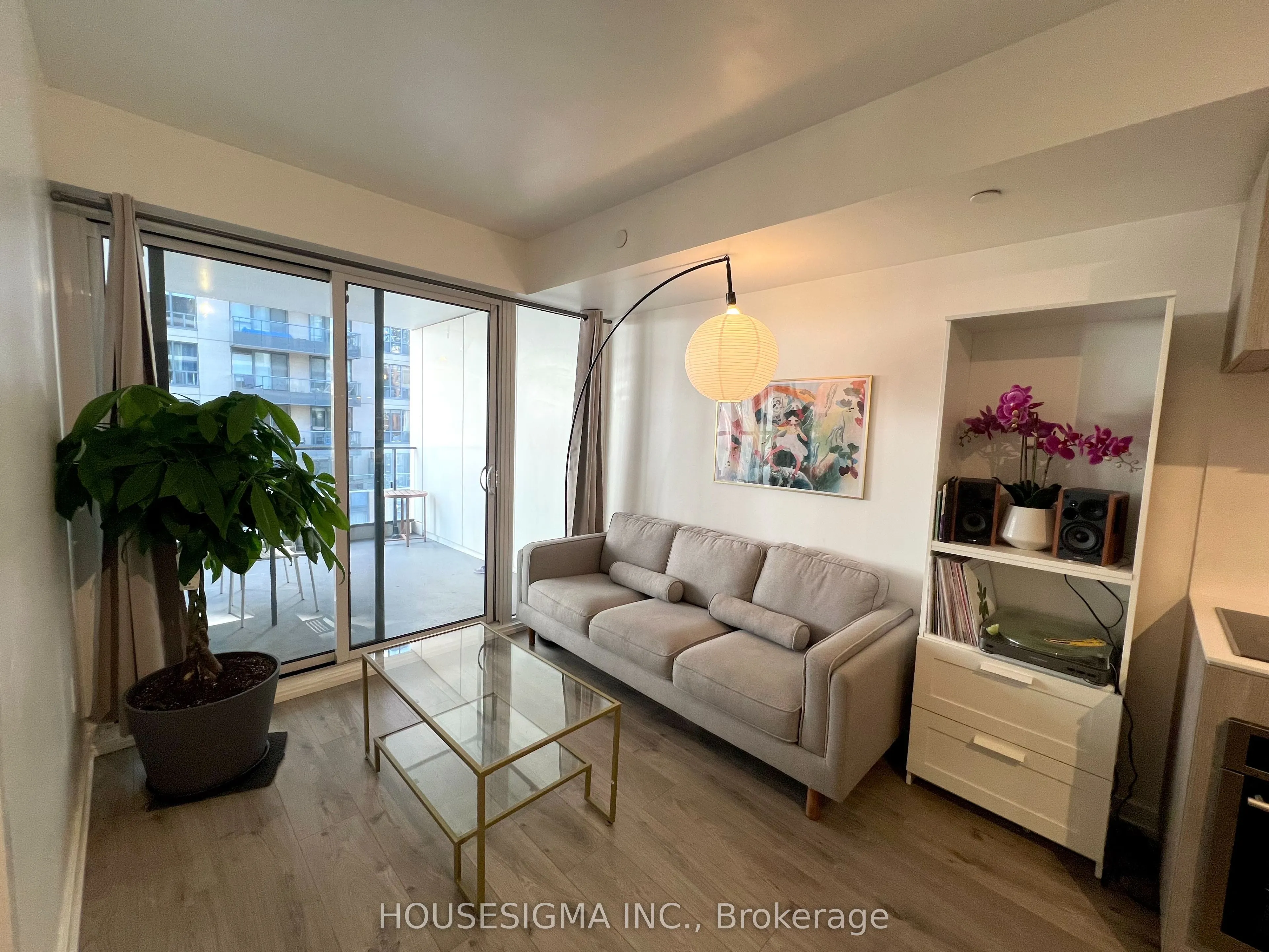 77 Shuter Street #612