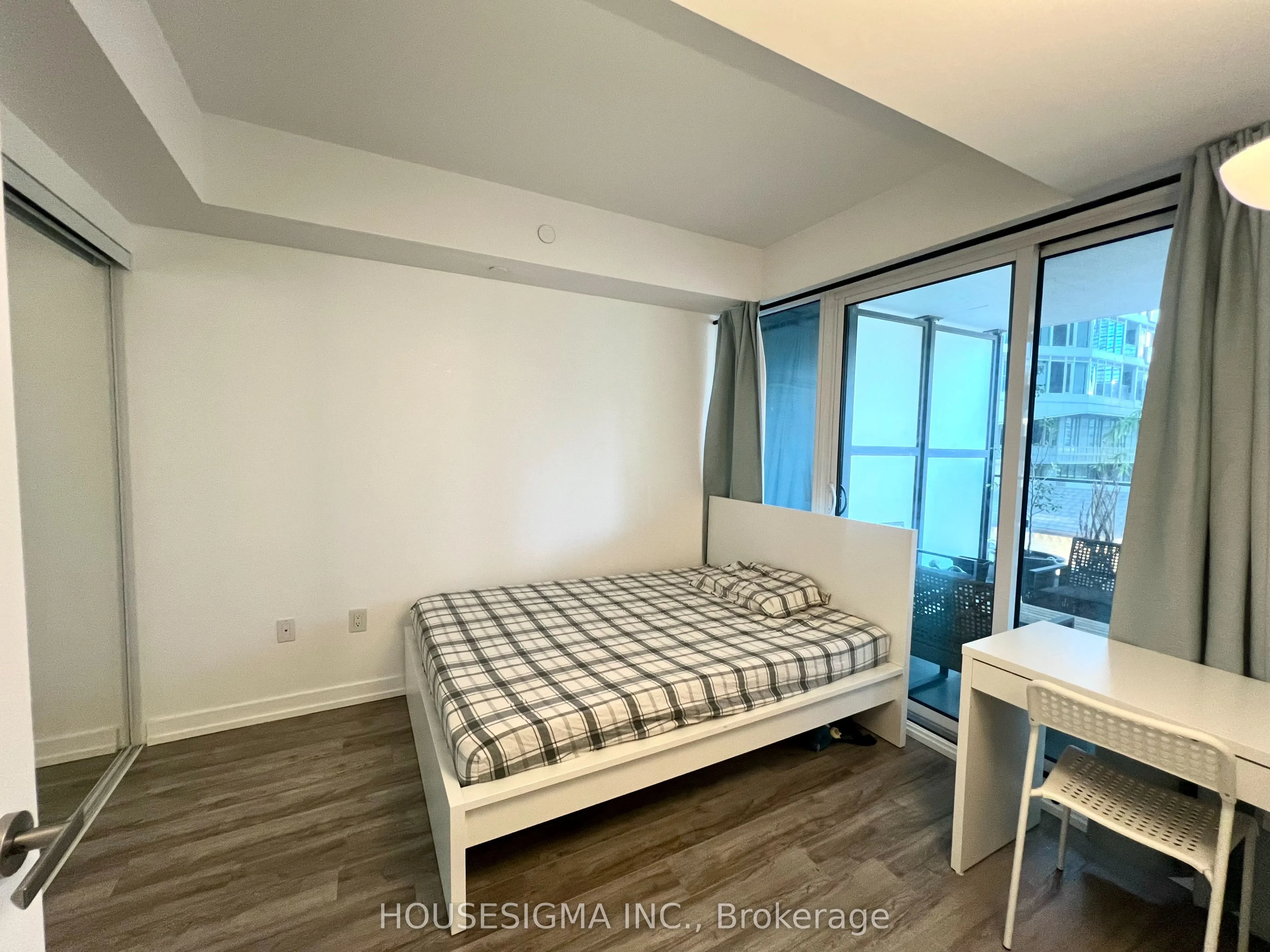 77 Shuter Street #612