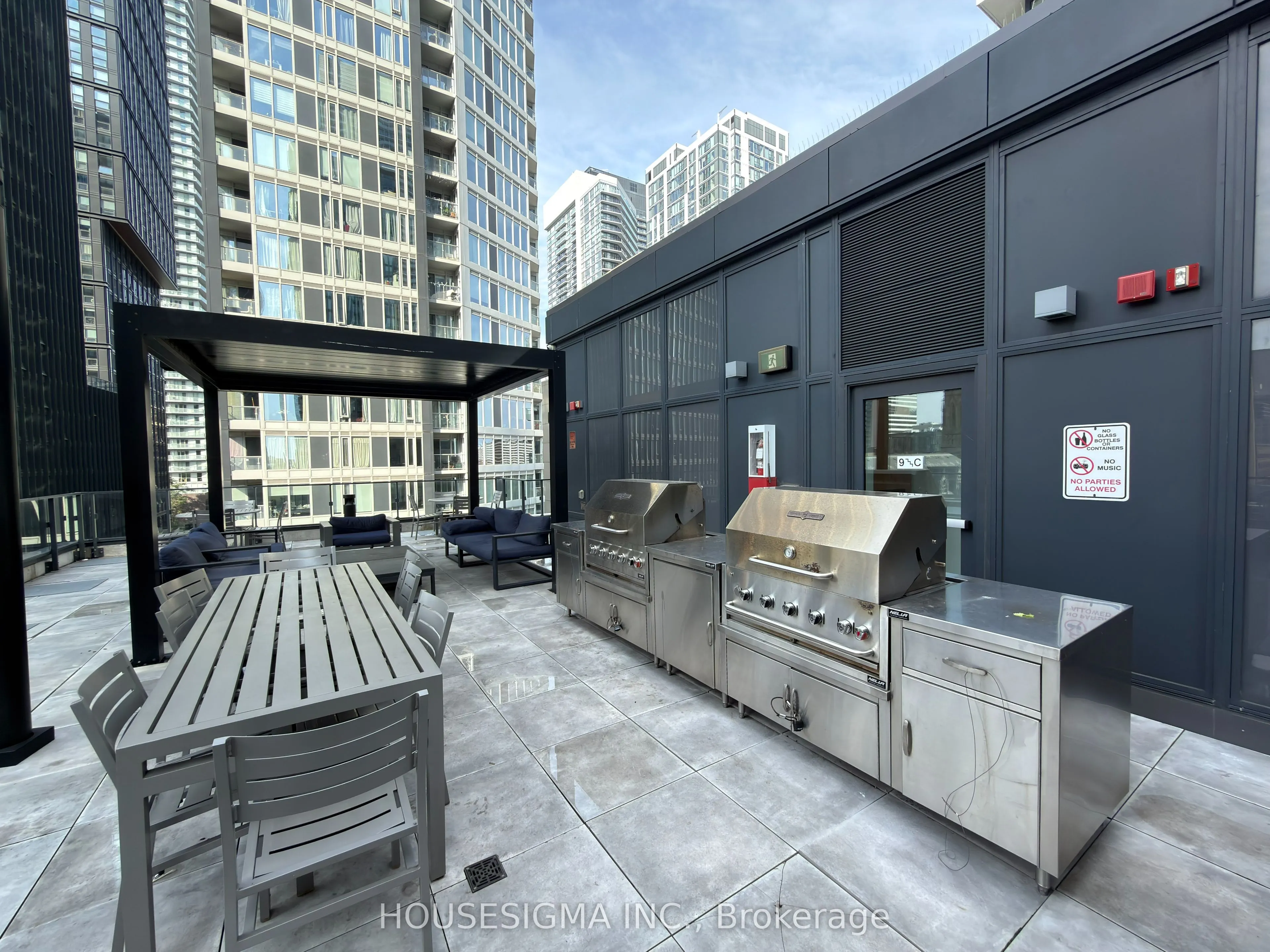 77 Shuter Street #612