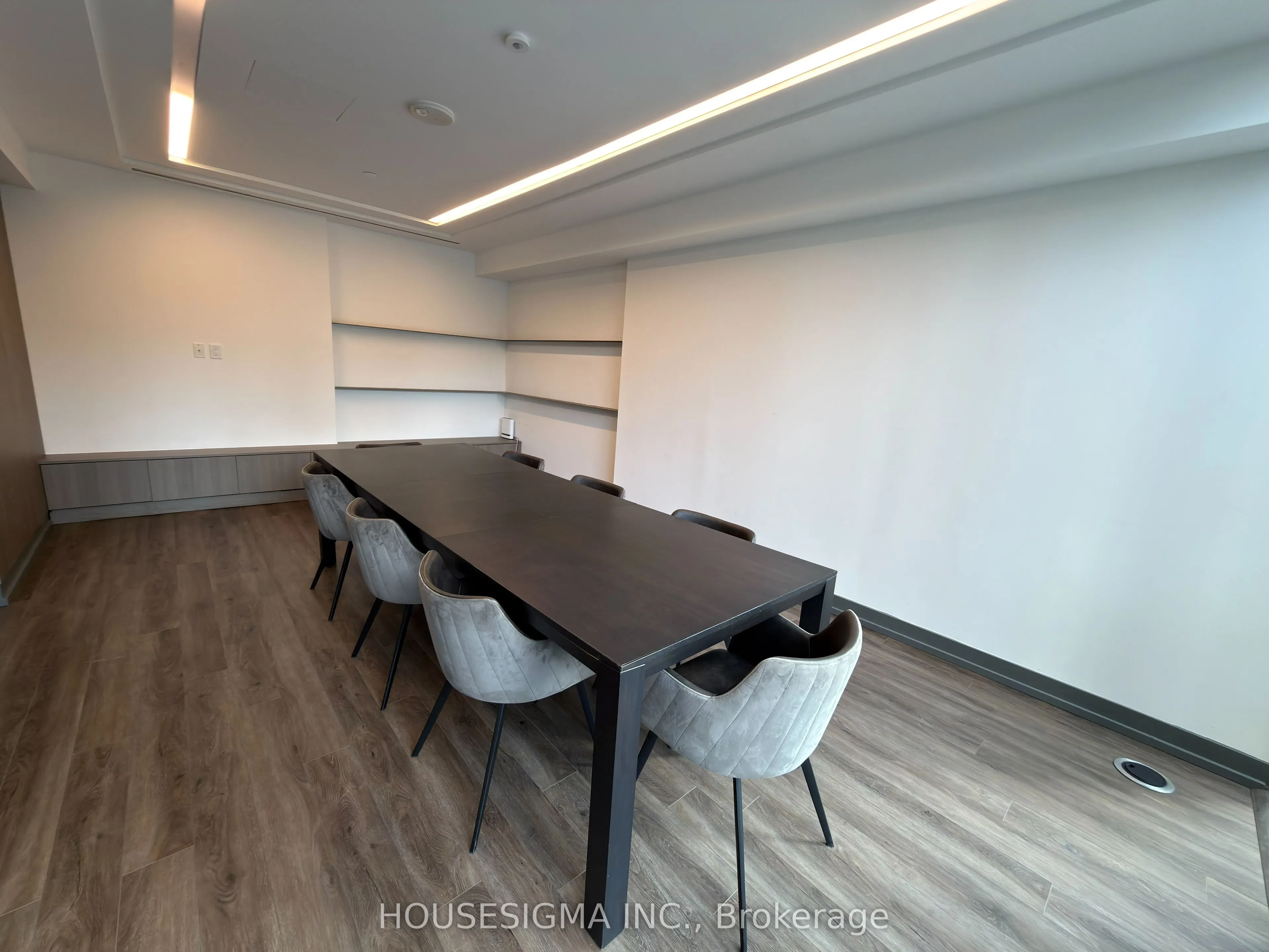 77 Shuter Street #612