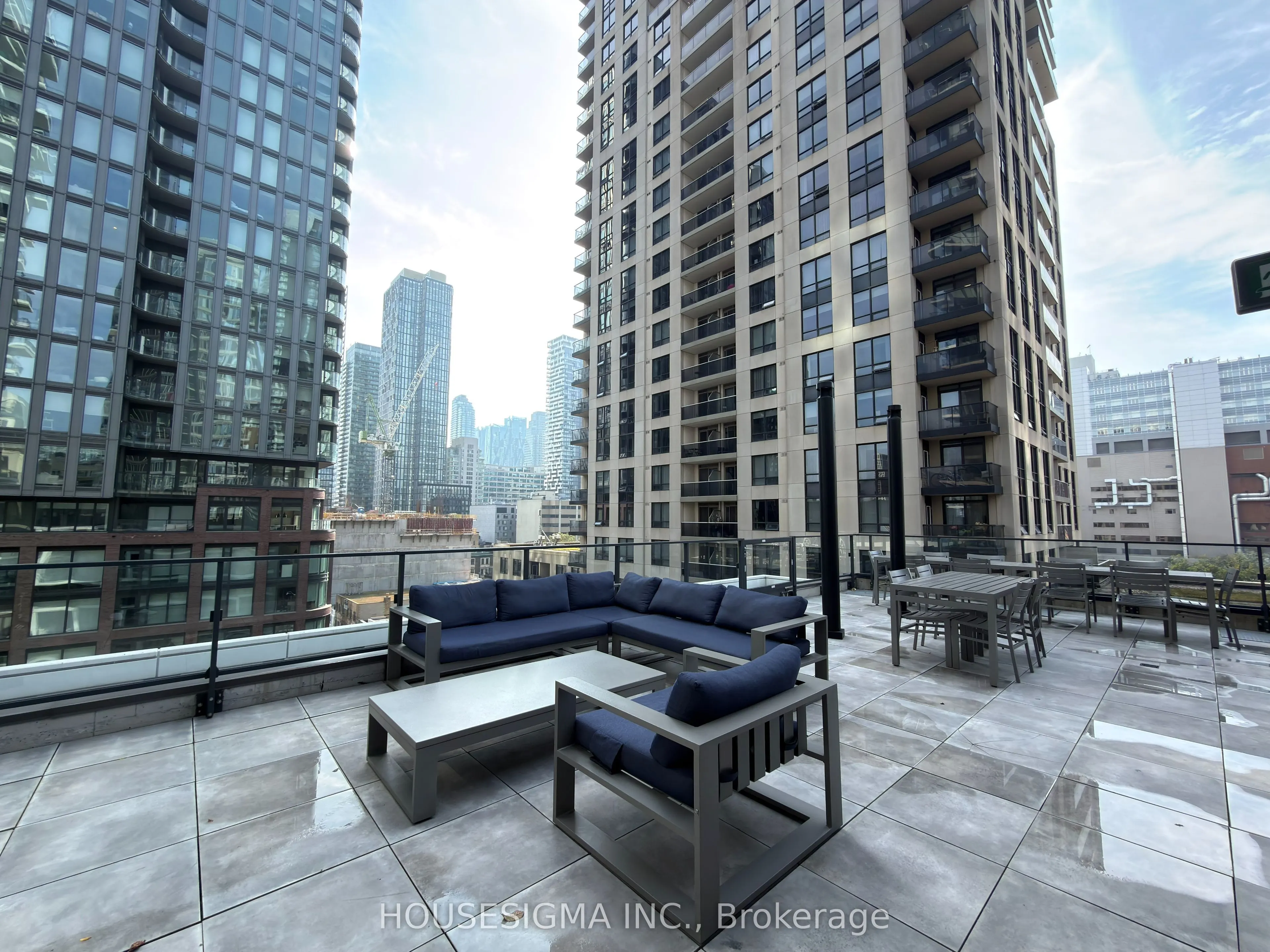 77 Shuter Street #612
