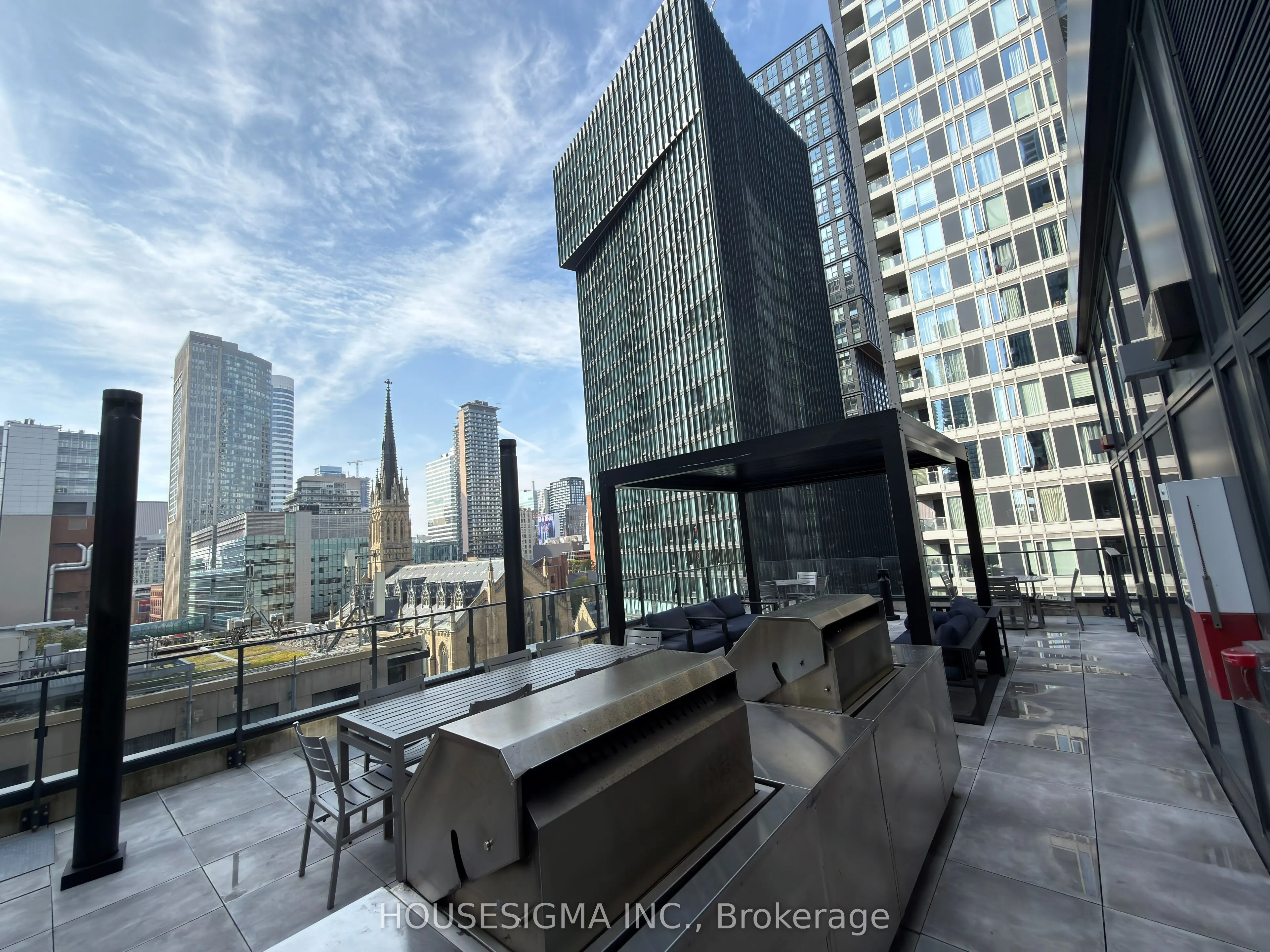 77 Shuter Street #612