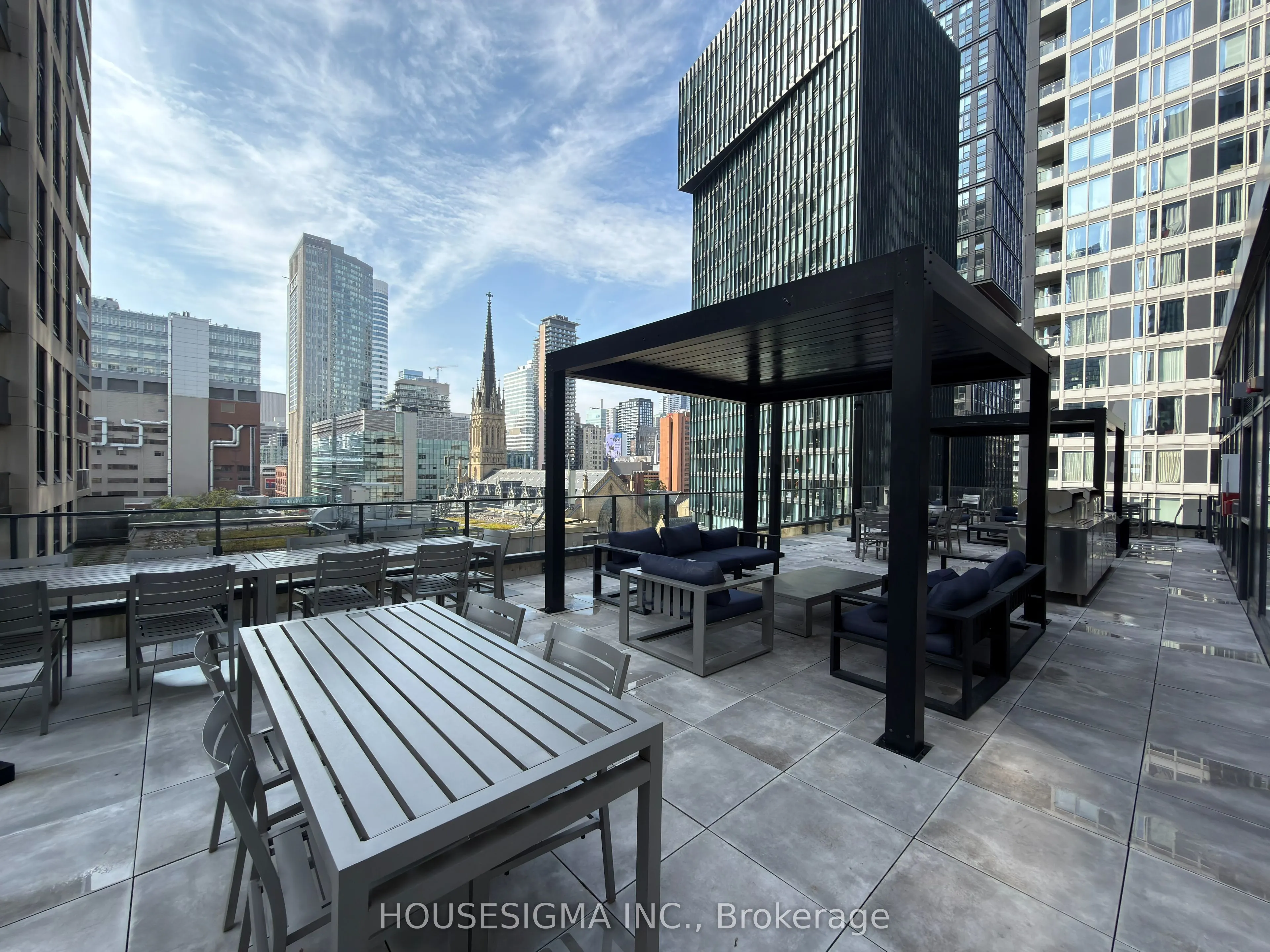 77 Shuter Street #612