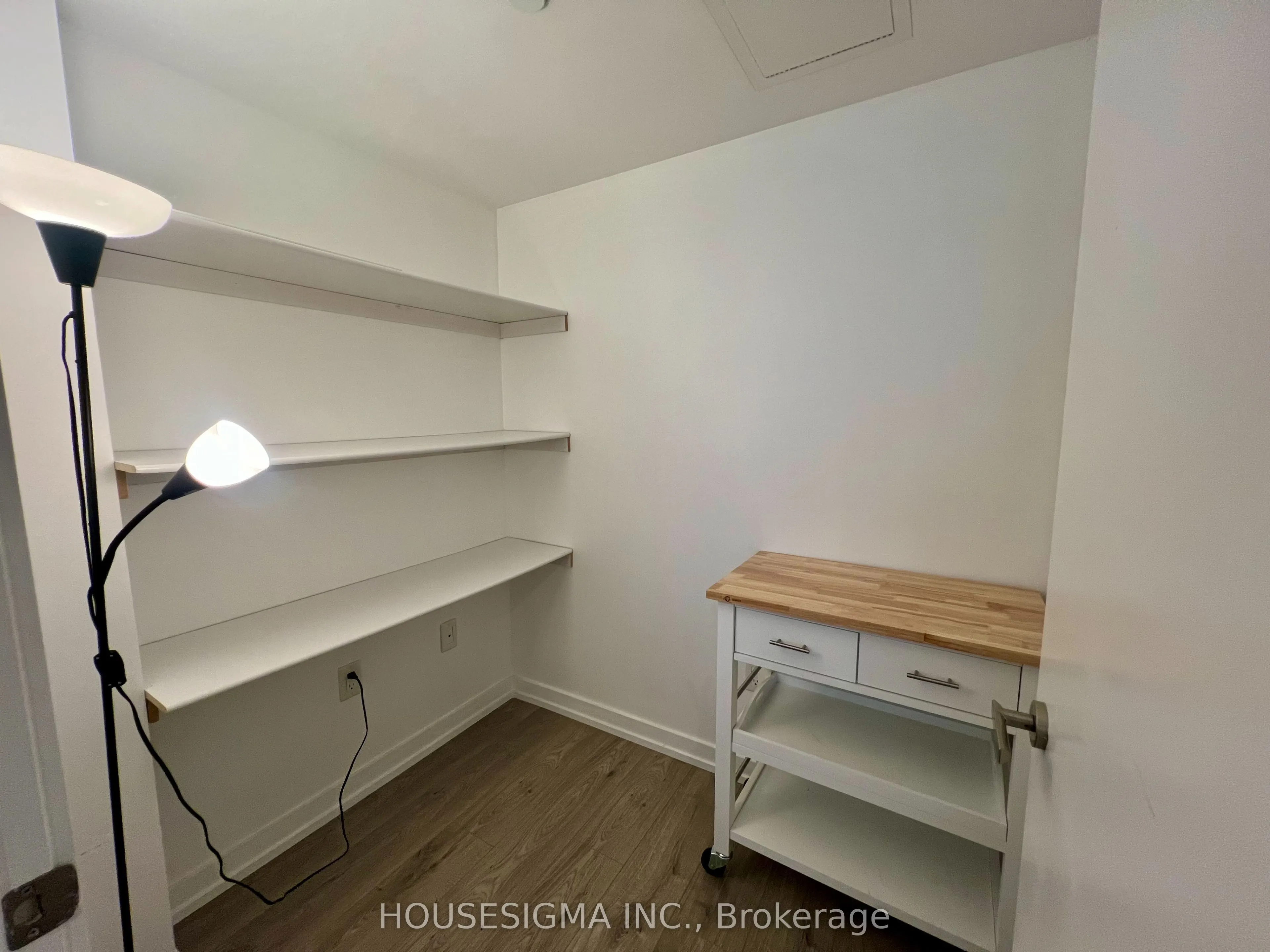 77 Shuter Street #612