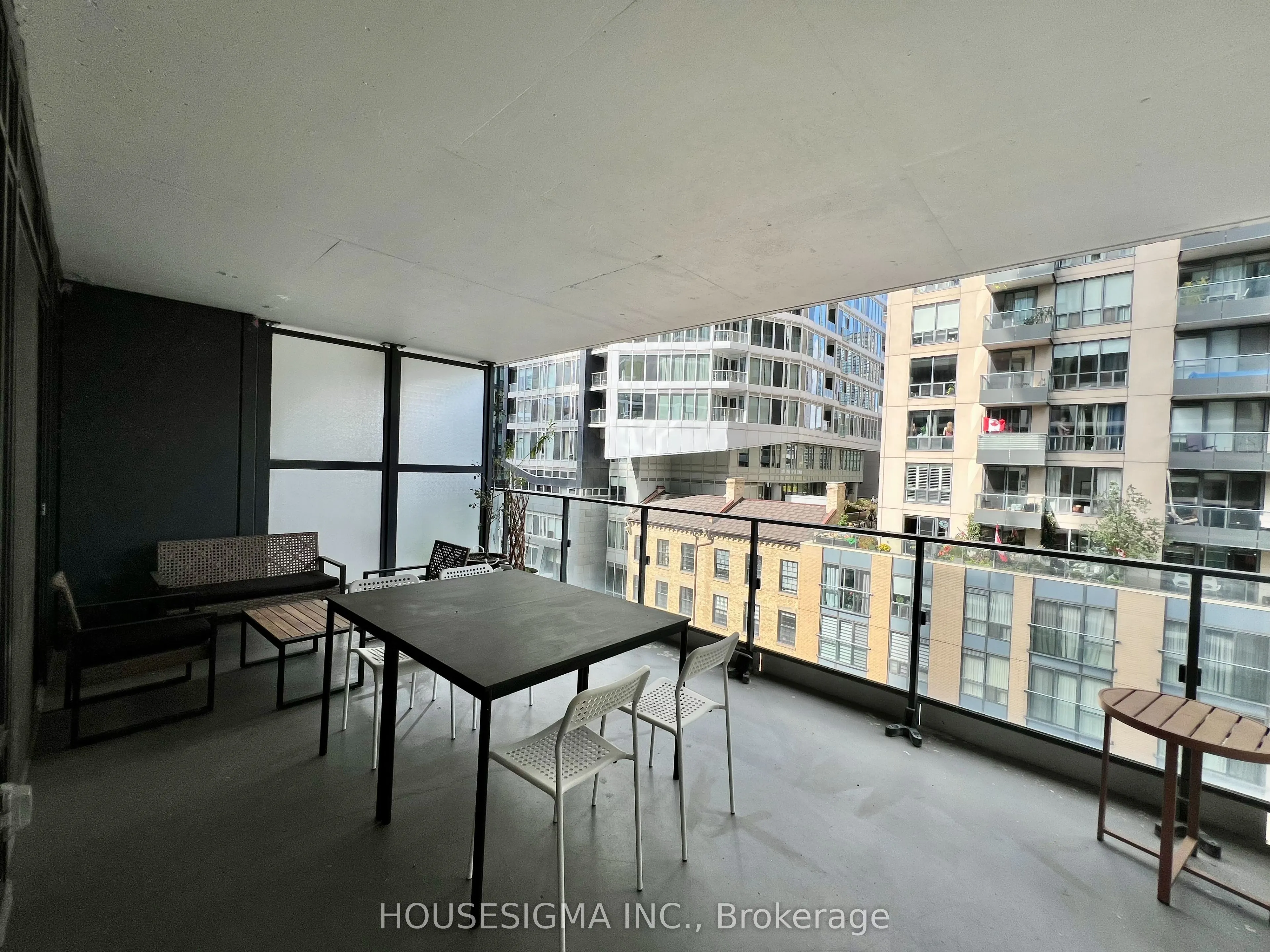 77 Shuter Street #612