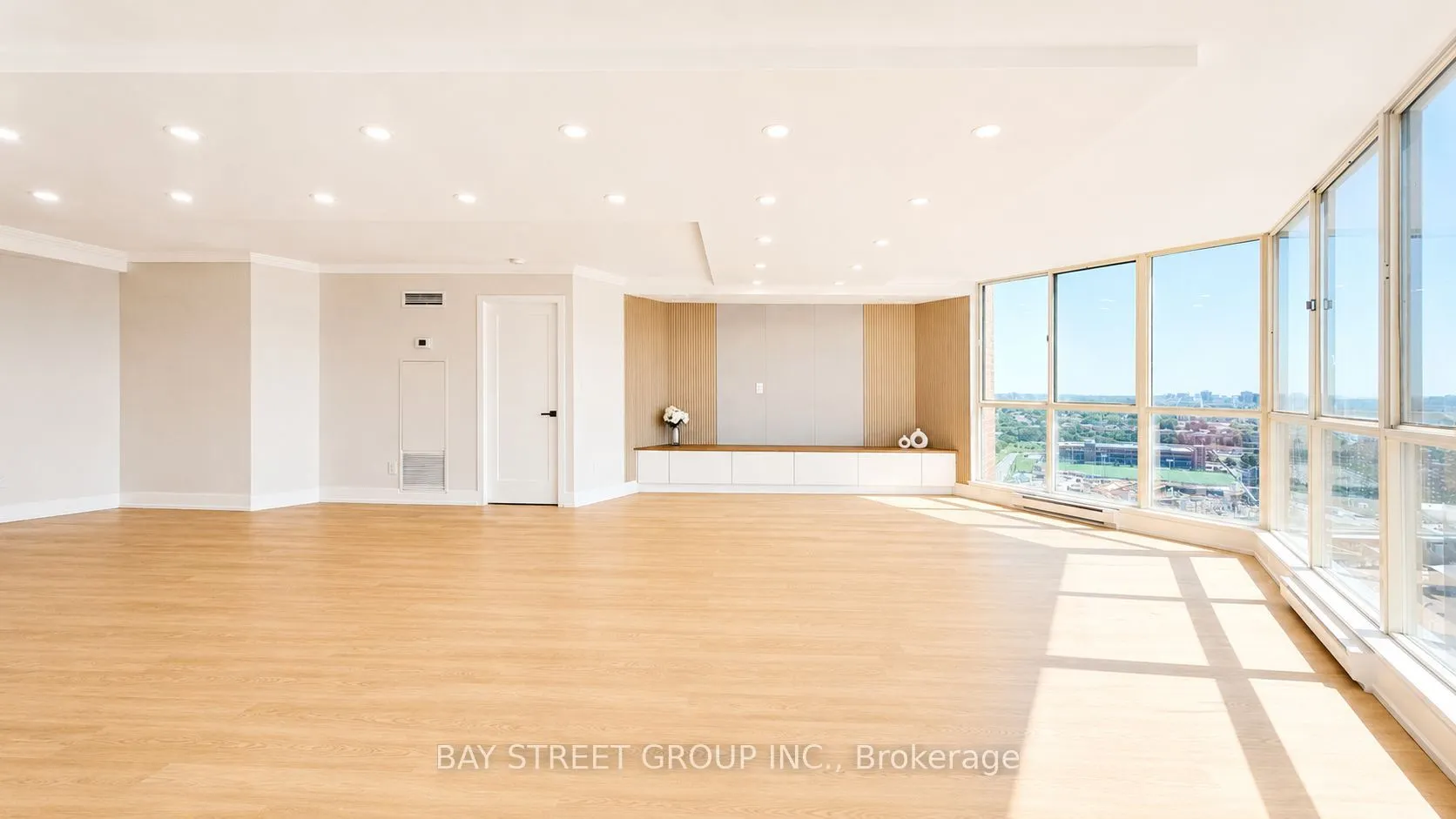 85 Skymark Drive #2201