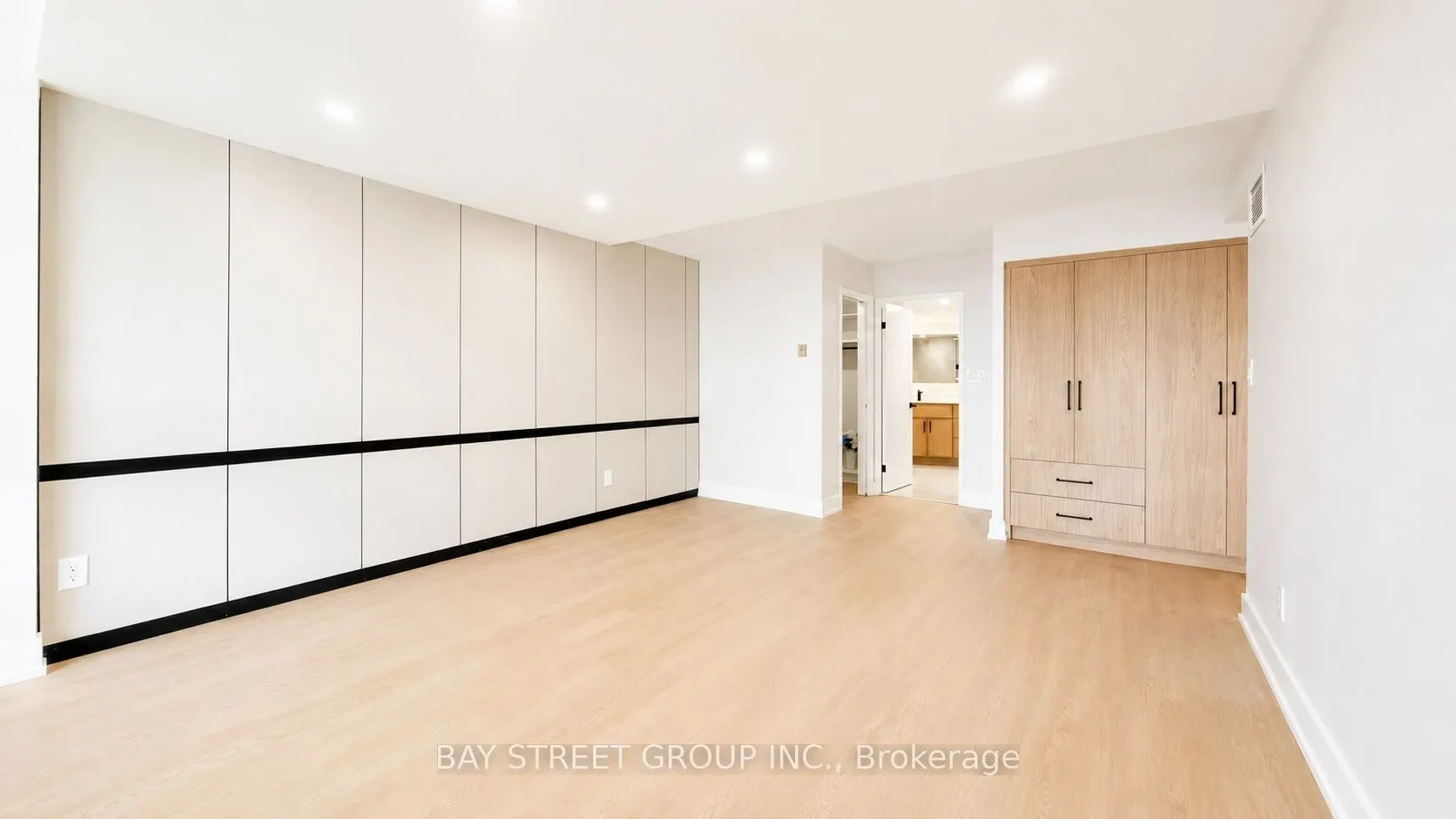 85 Skymark Drive #2201
