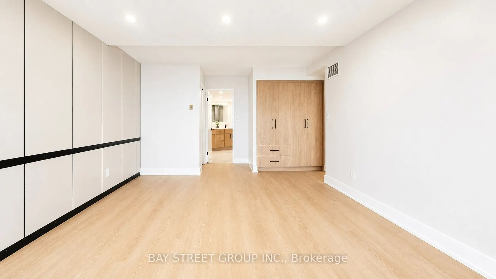 85 Skymark Drive #2201