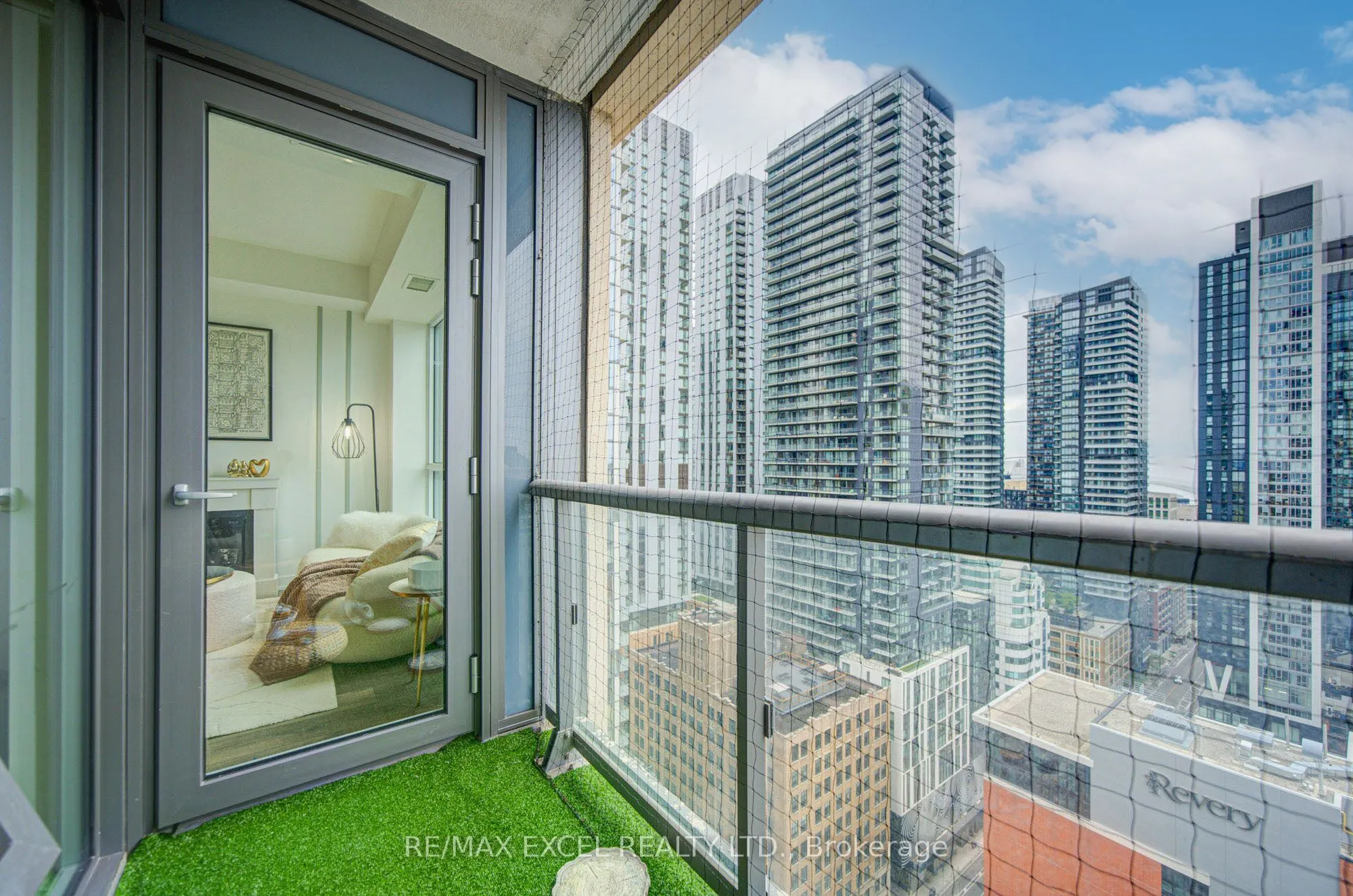 108 Peter Street #2708
