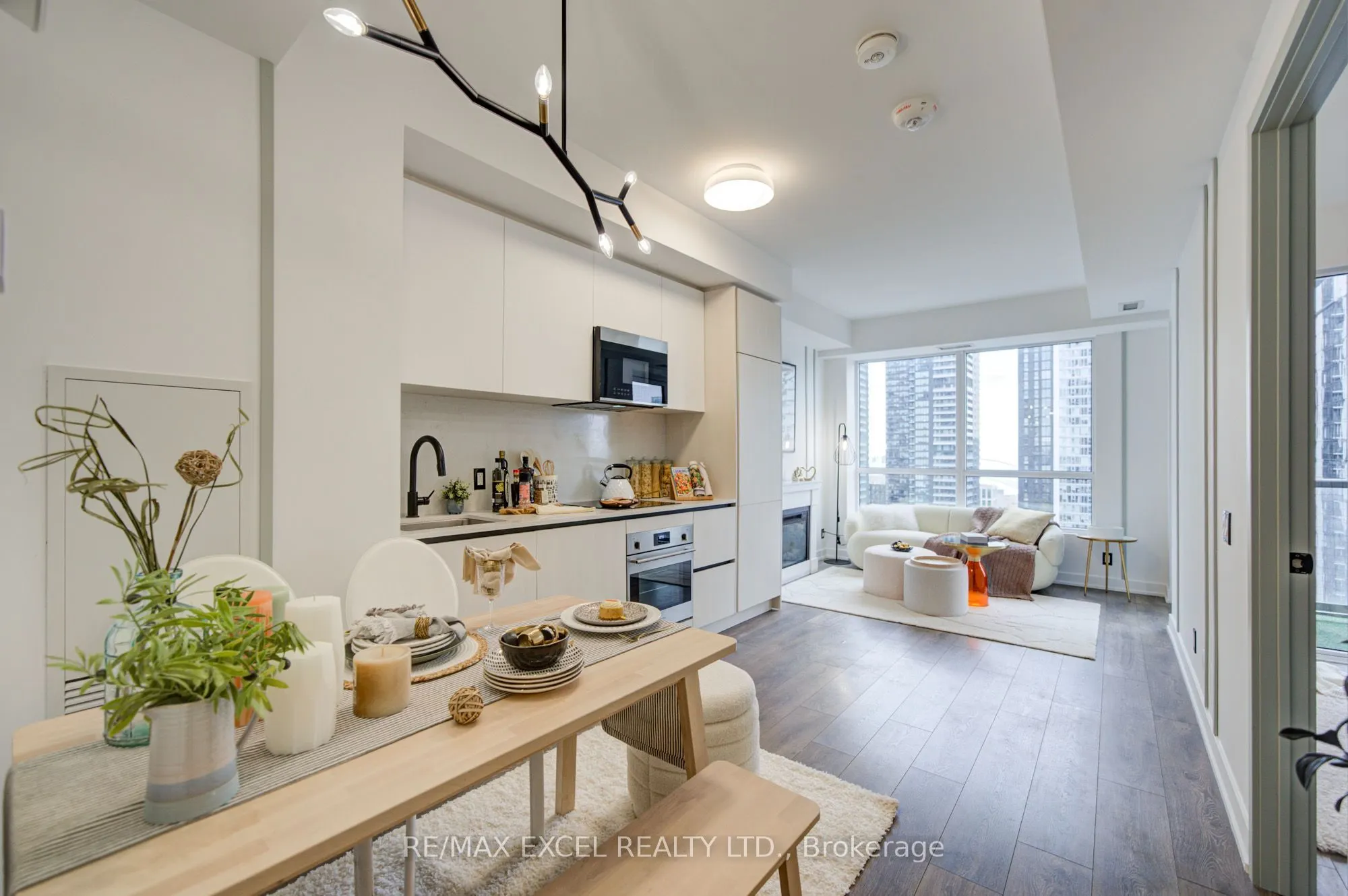 108 Peter Street #2708