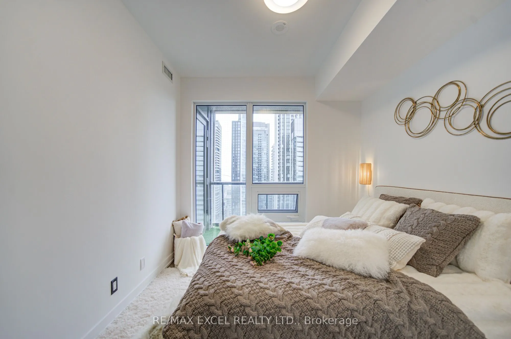 108 Peter Street #2708