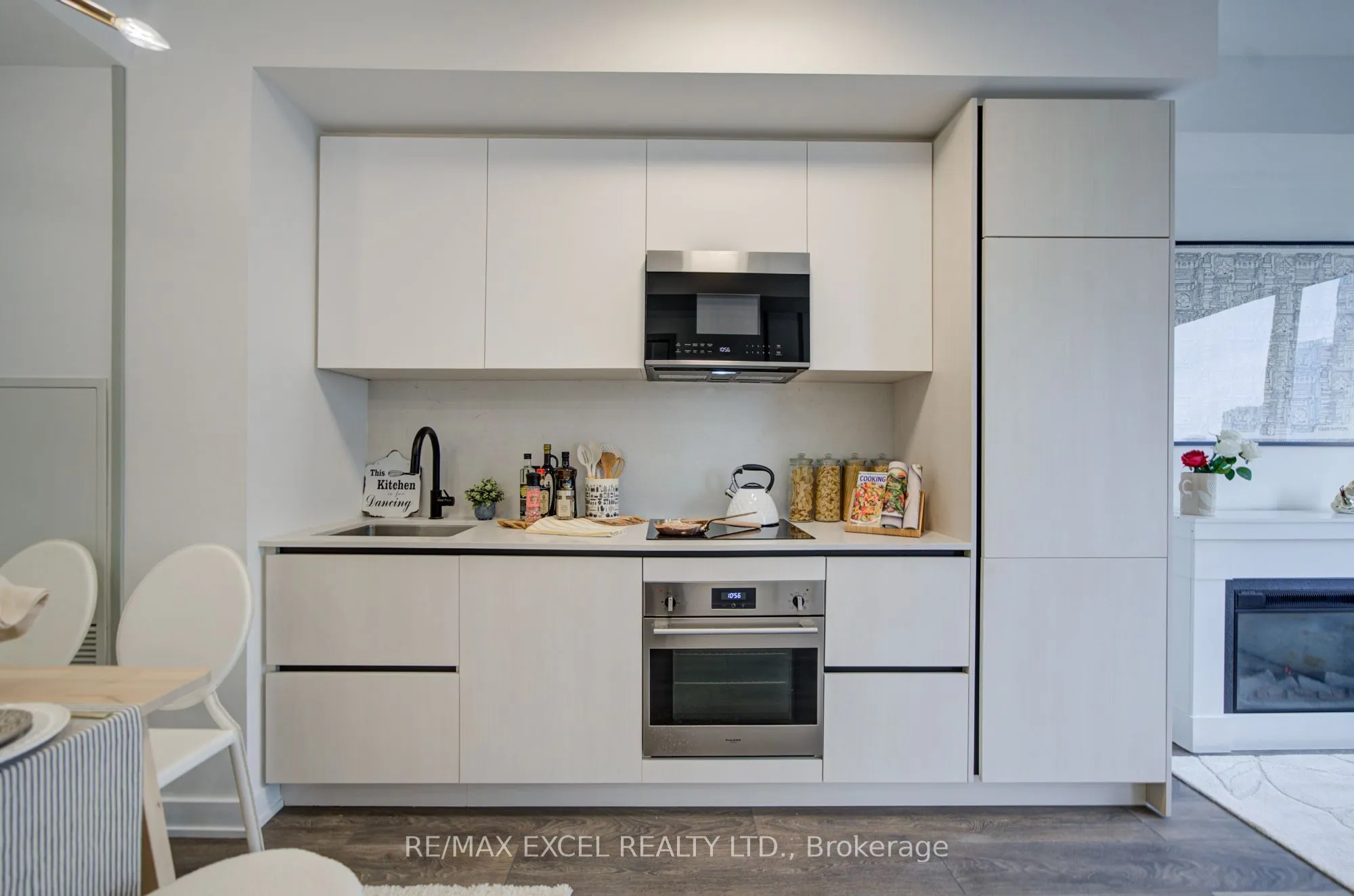 108 Peter Street #2708