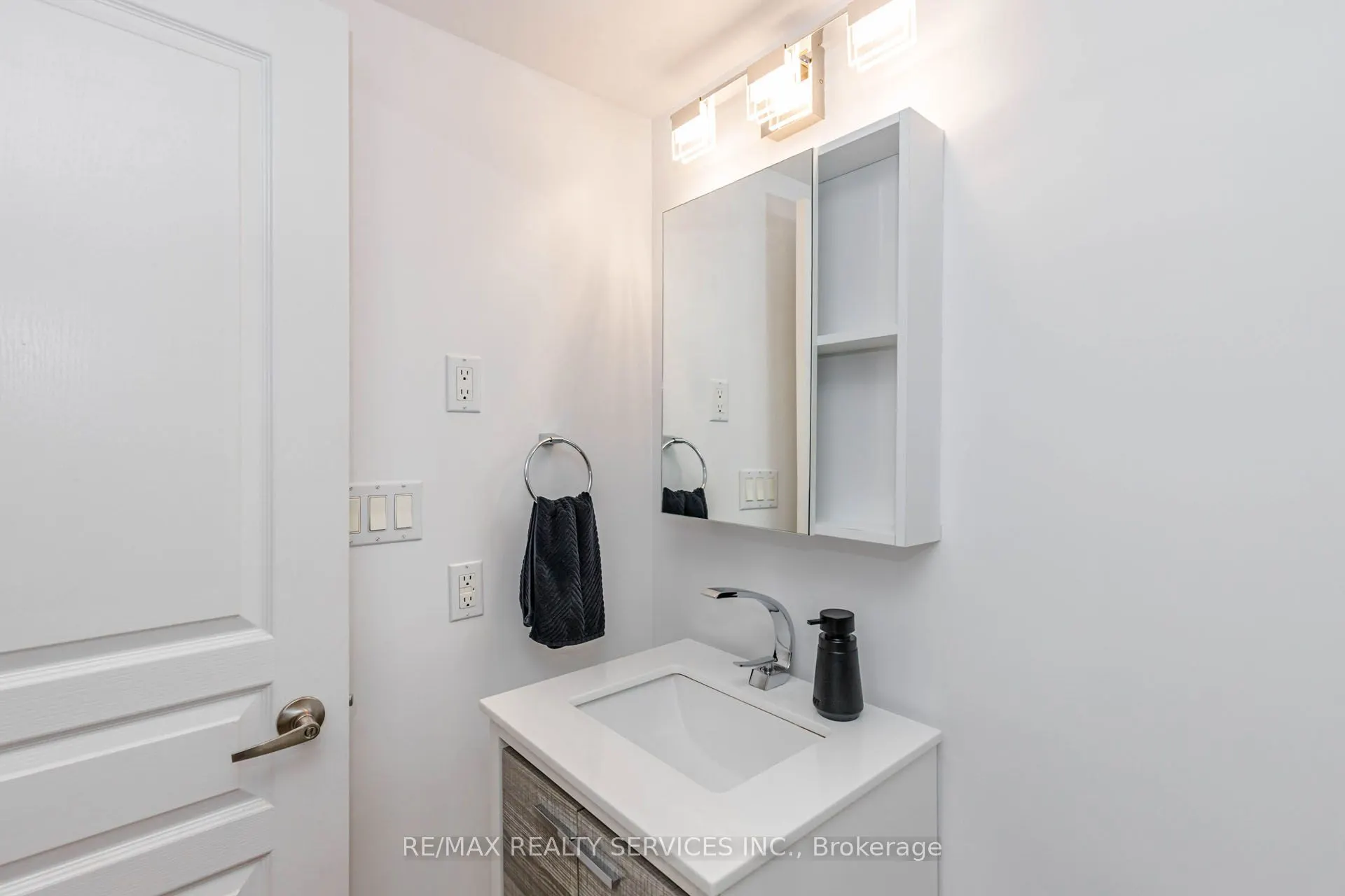 19 Avondale Avenue #208