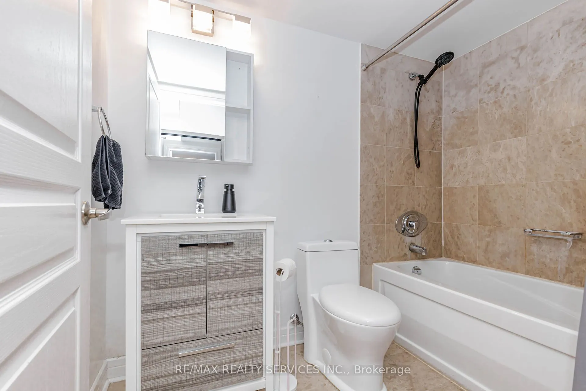 19 Avondale Avenue #208