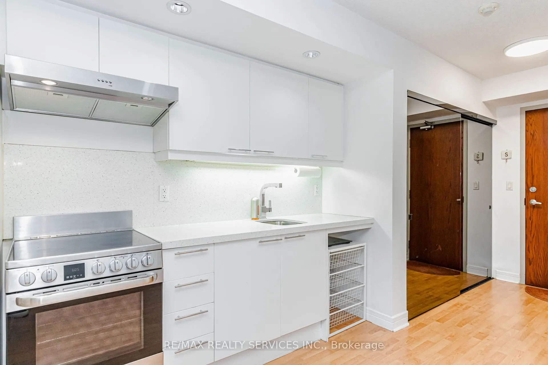 19 Avondale Avenue #208