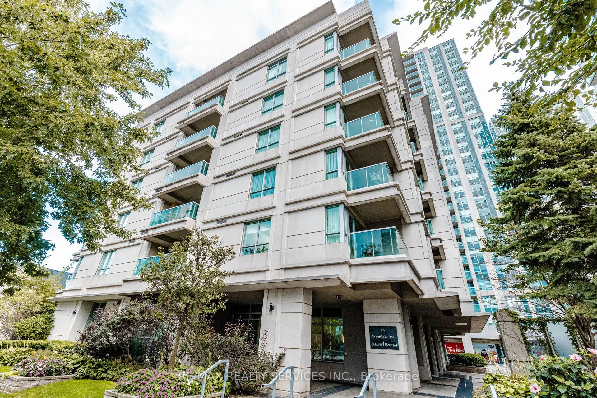 19 Avondale Avenue #208