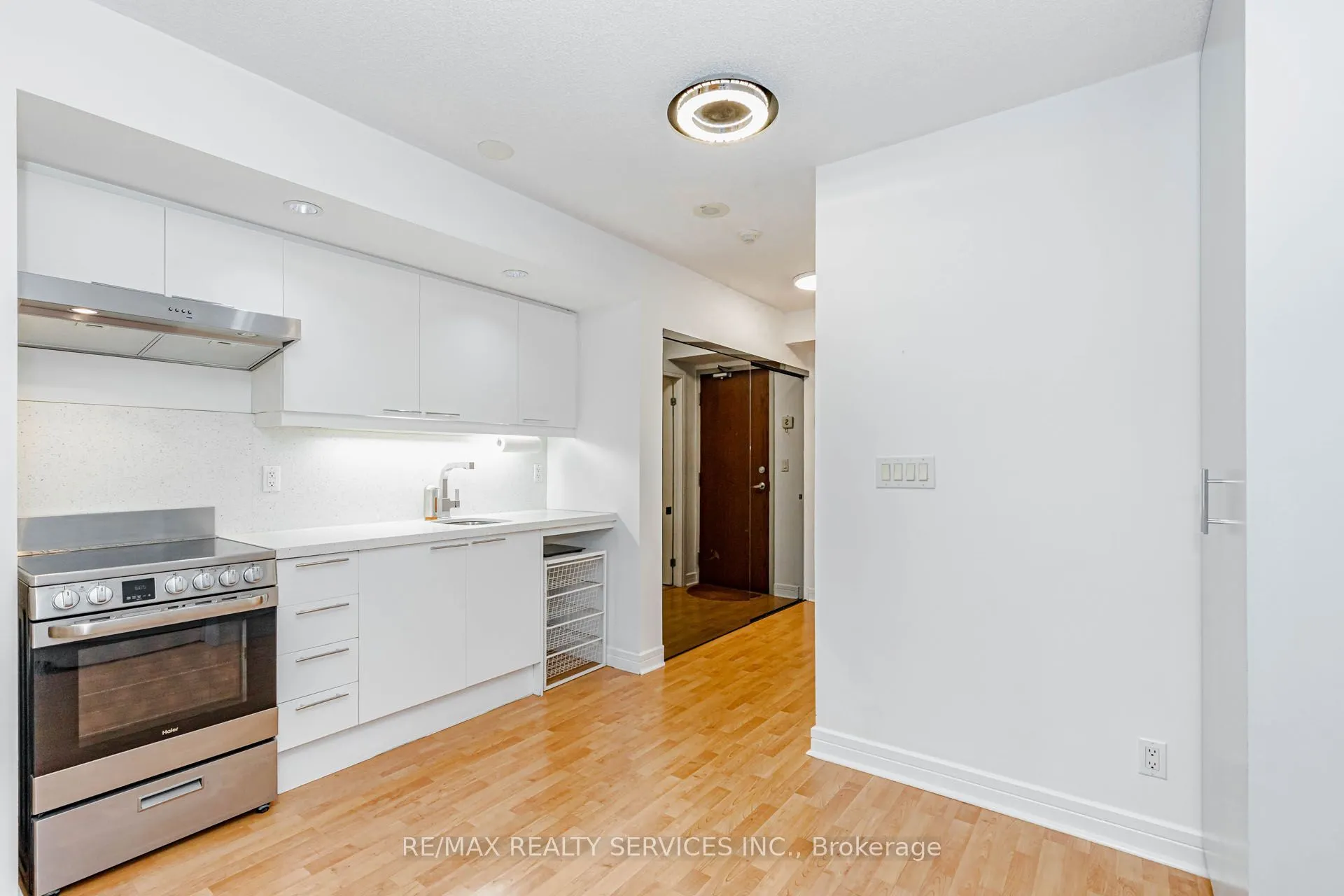 19 Avondale Avenue #208