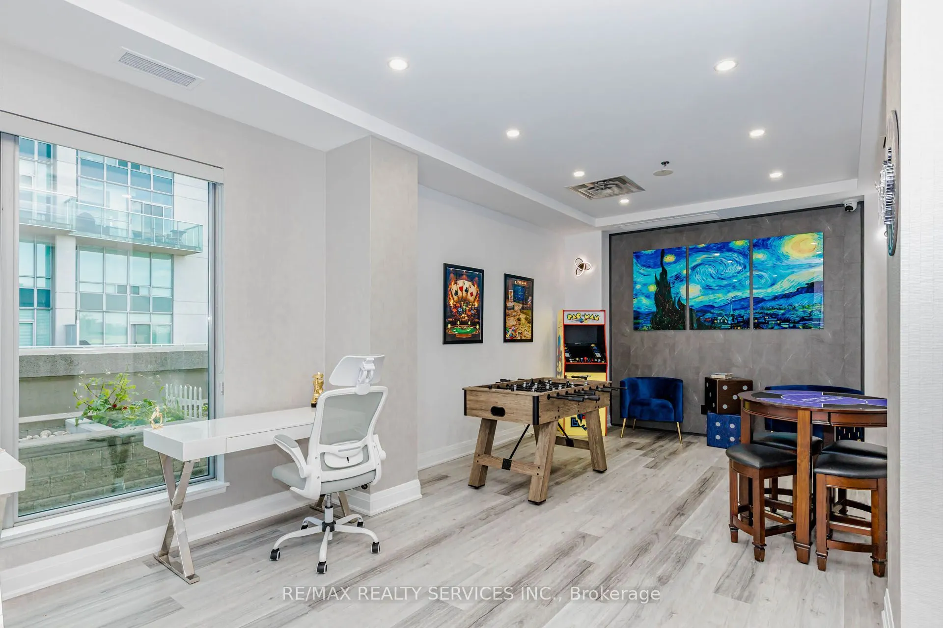 19 Avondale Avenue #208