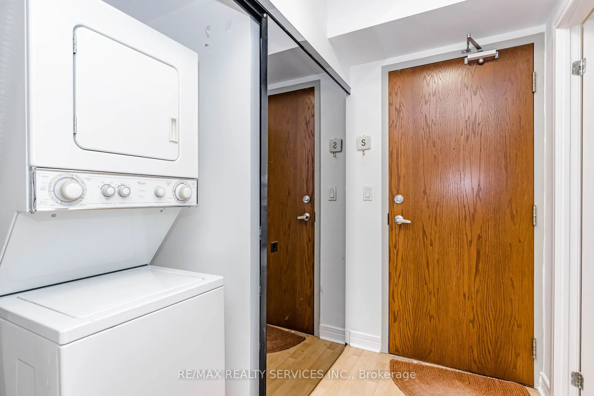 19 Avondale Avenue #208