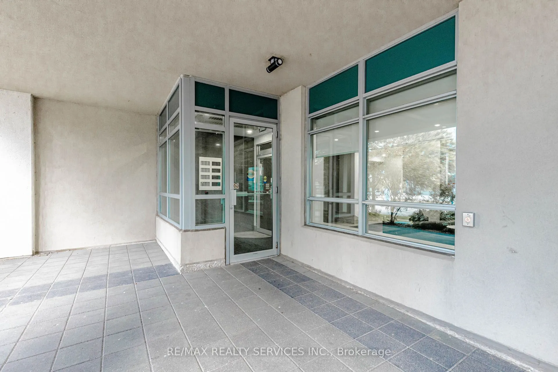 19 Avondale Avenue #208