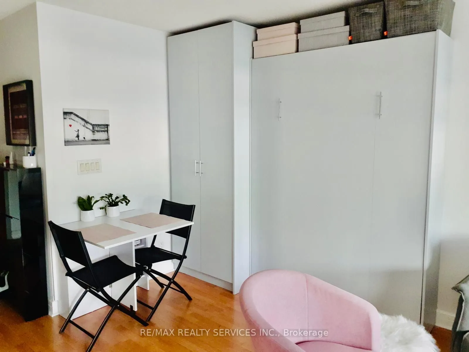 19 Avondale Avenue #208