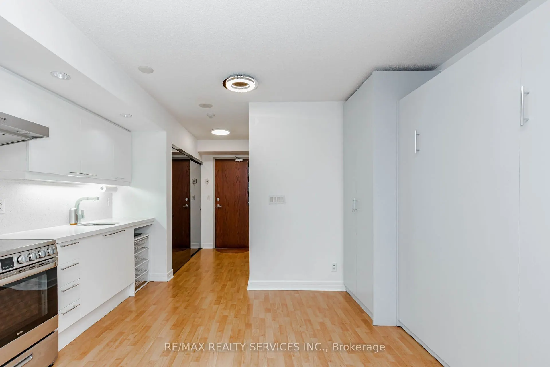 19 Avondale Avenue #208