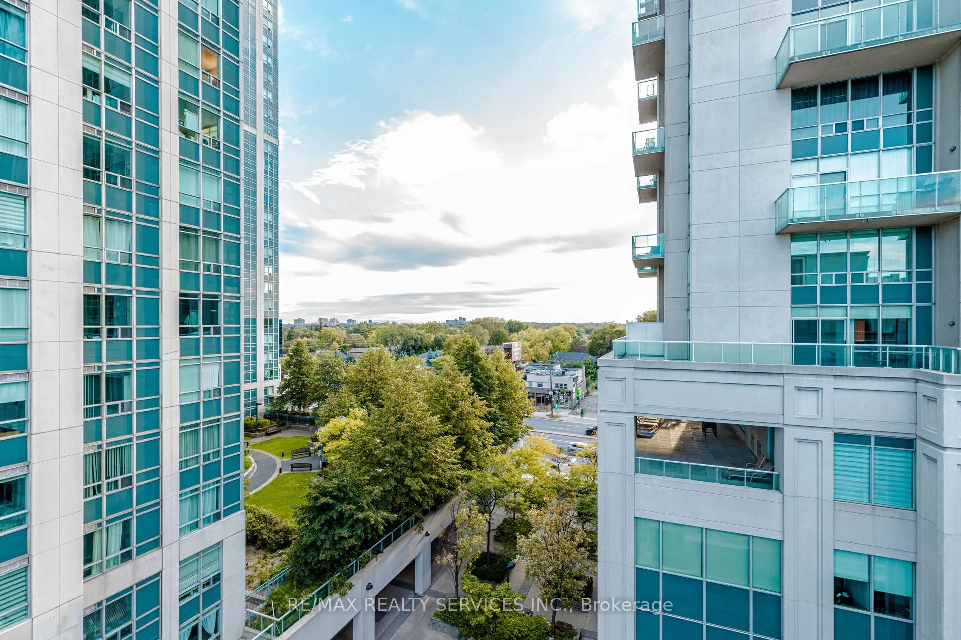 19 Avondale Avenue #208