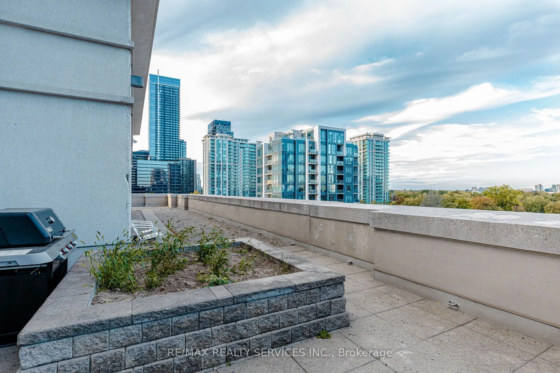19 Avondale Avenue #208