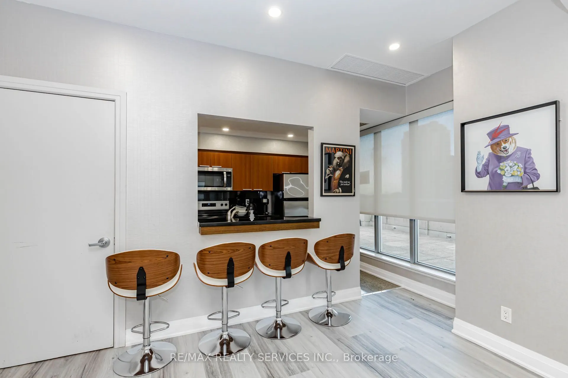 19 Avondale Avenue #208