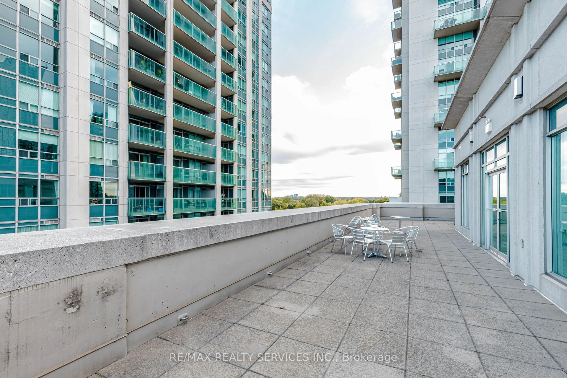 19 Avondale Avenue #208