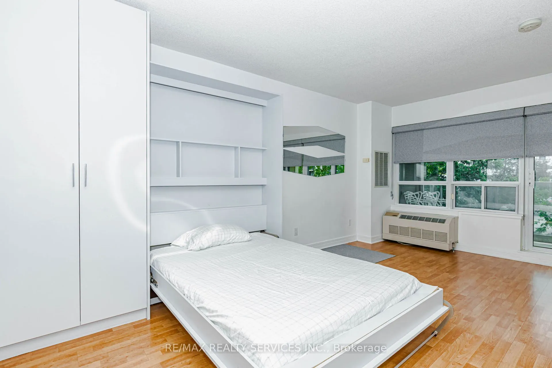 19 Avondale Avenue #208
