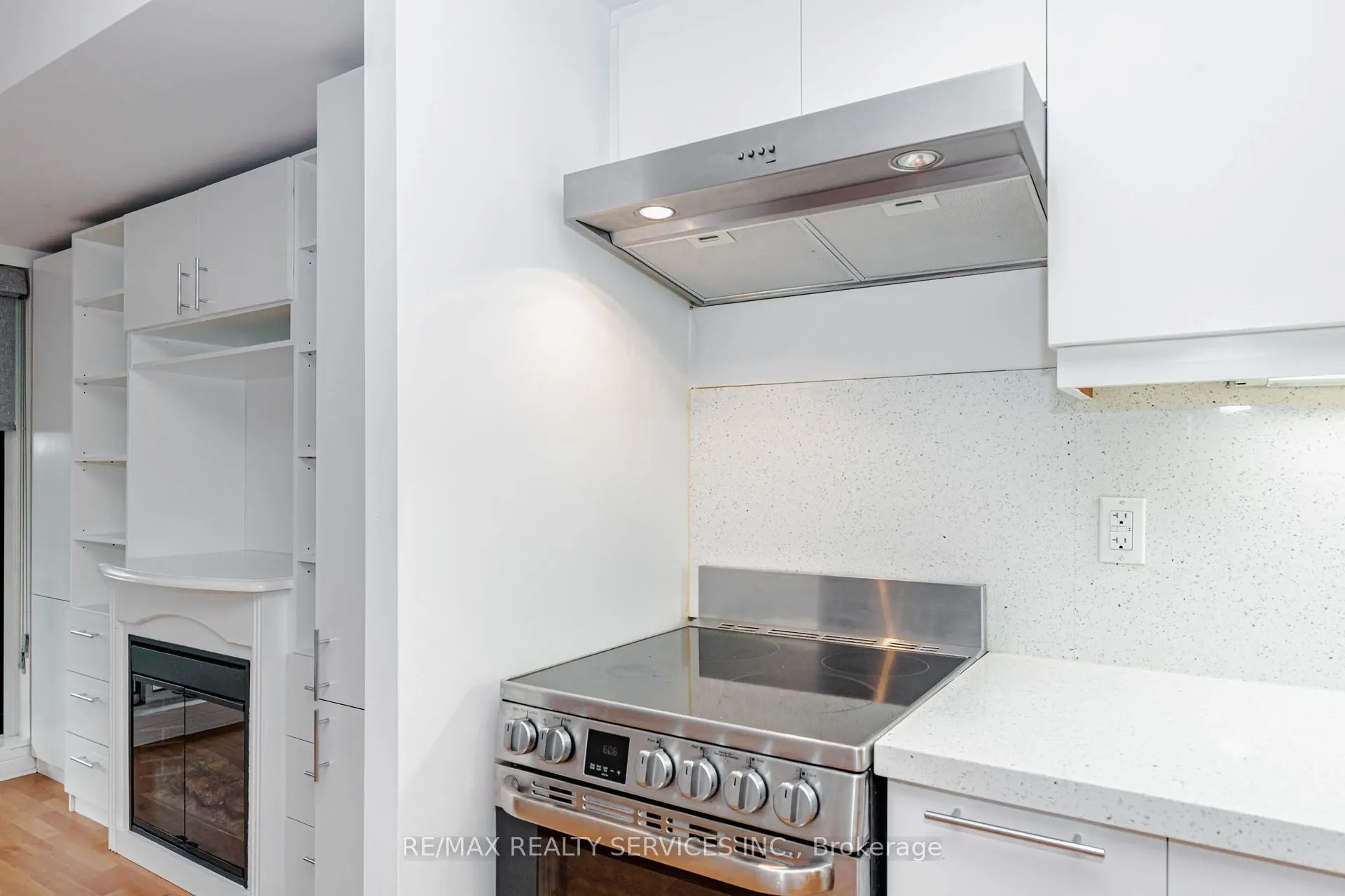 19 Avondale Avenue #208